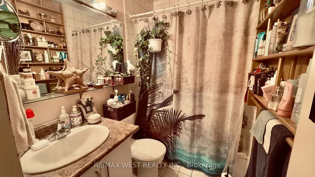 Additional property image - 1061 Bathurst St