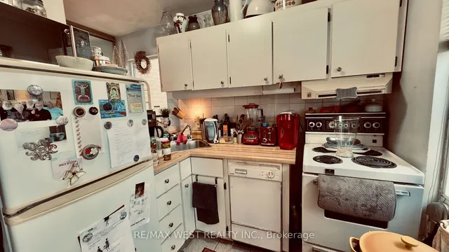 Additional property image - 1061 Bathurst St