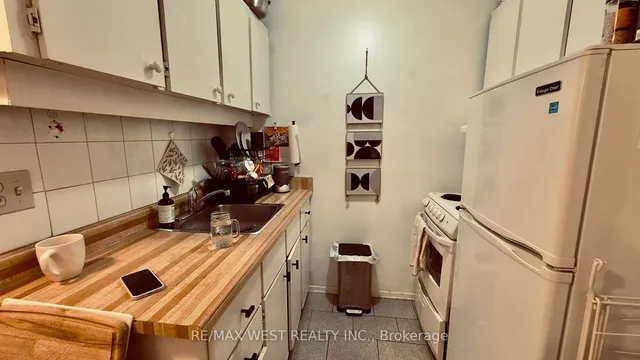 Additional property image - 1061 Bathurst St