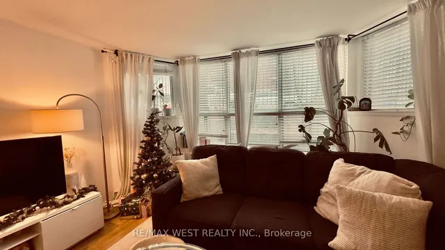 Additional property image - 1061 Bathurst St