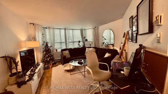 Additional property image - 1061 Bathurst St