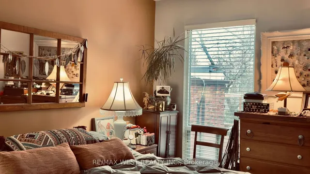 Additional property image - 1061 Bathurst St
