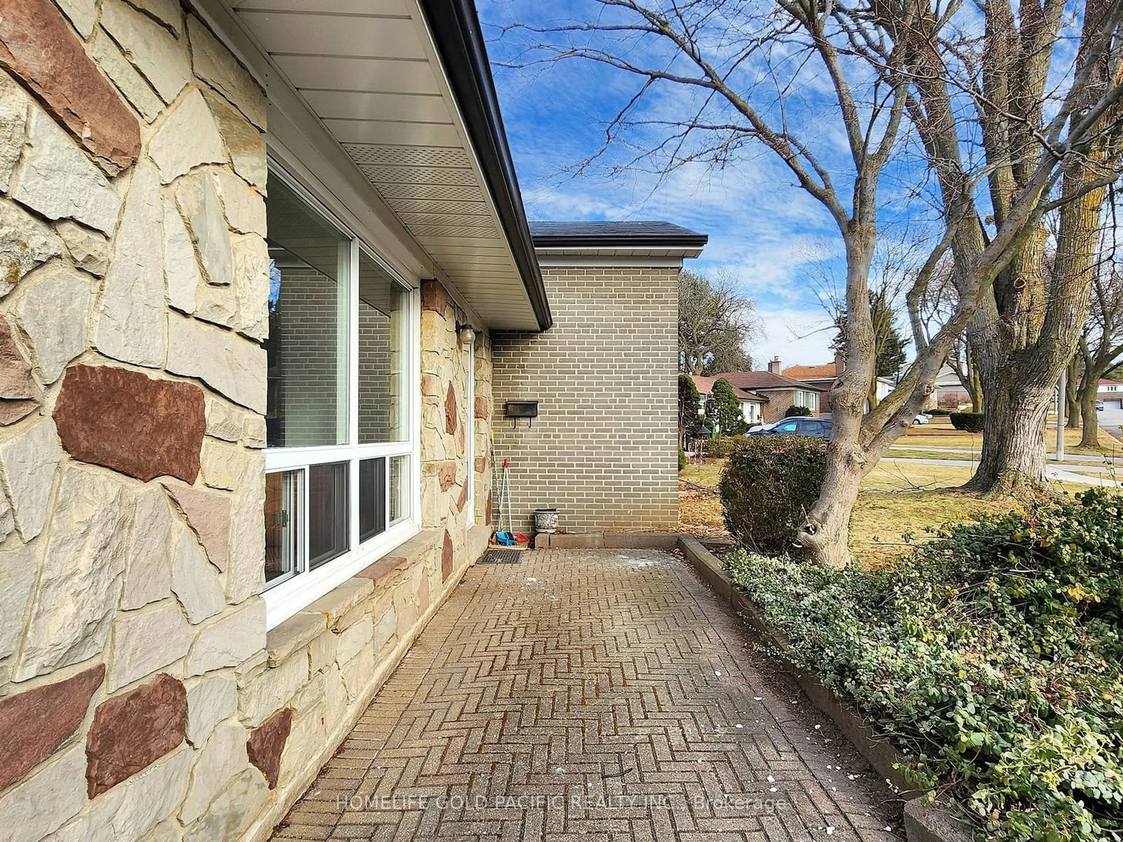 Home with brick exterior material, street for 38 Resolution Cres, Toronto Ontario M2H 1N4