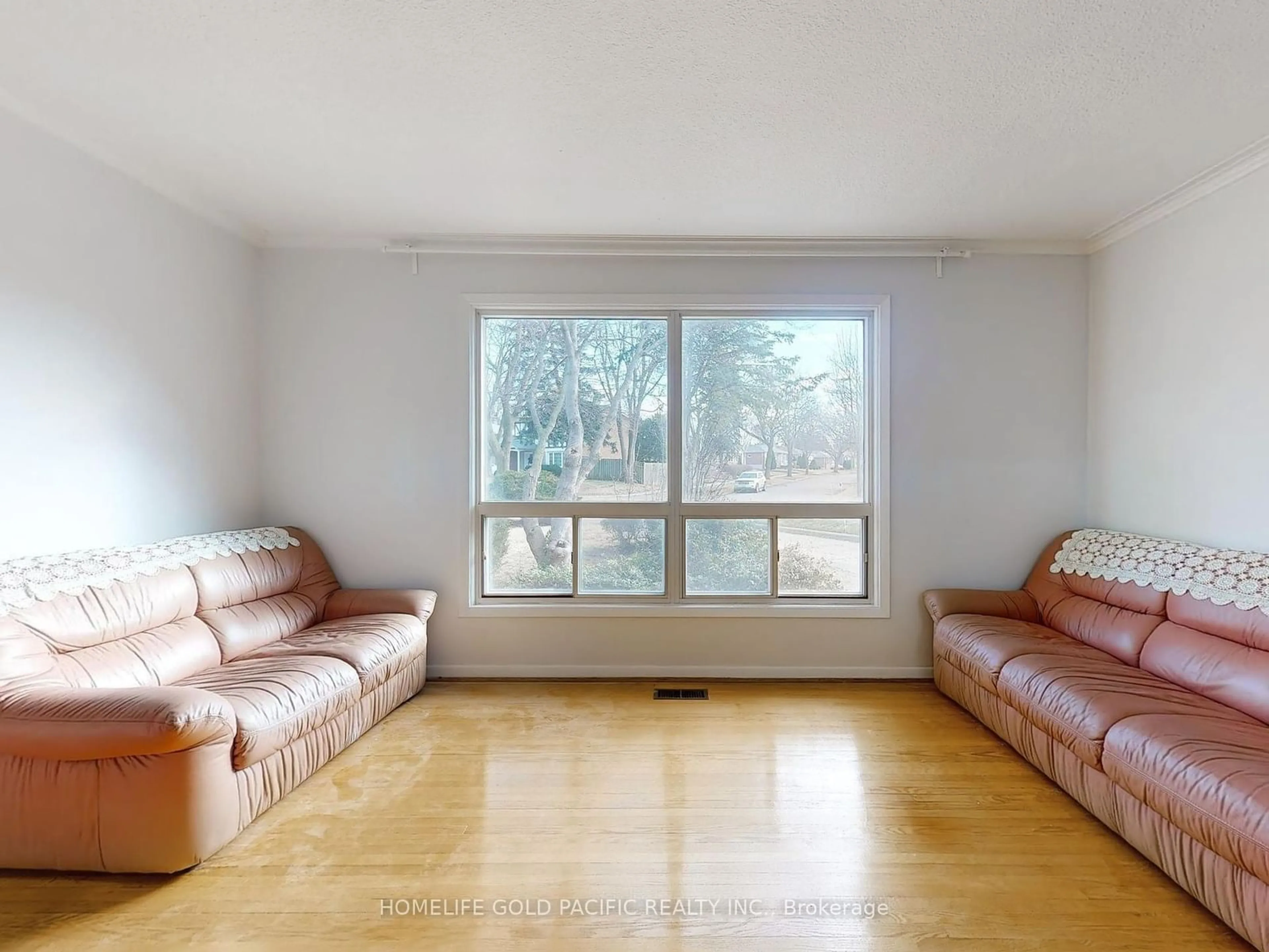 Living room with furniture, unknown for 38 Resolution Cres, Toronto Ontario M2H 1N4