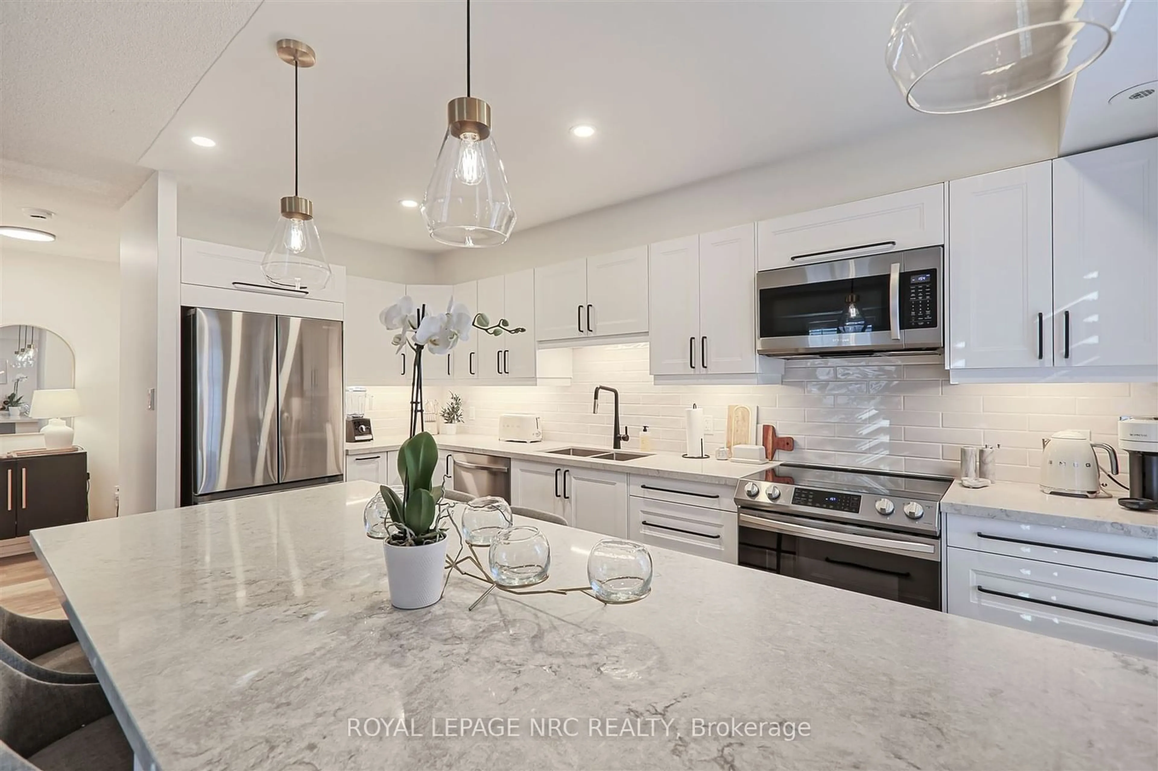 Contemporary kitchen, ceramic/tile floor for 21 Pirandello St #1225, Toronto Ontario M6K 3P4