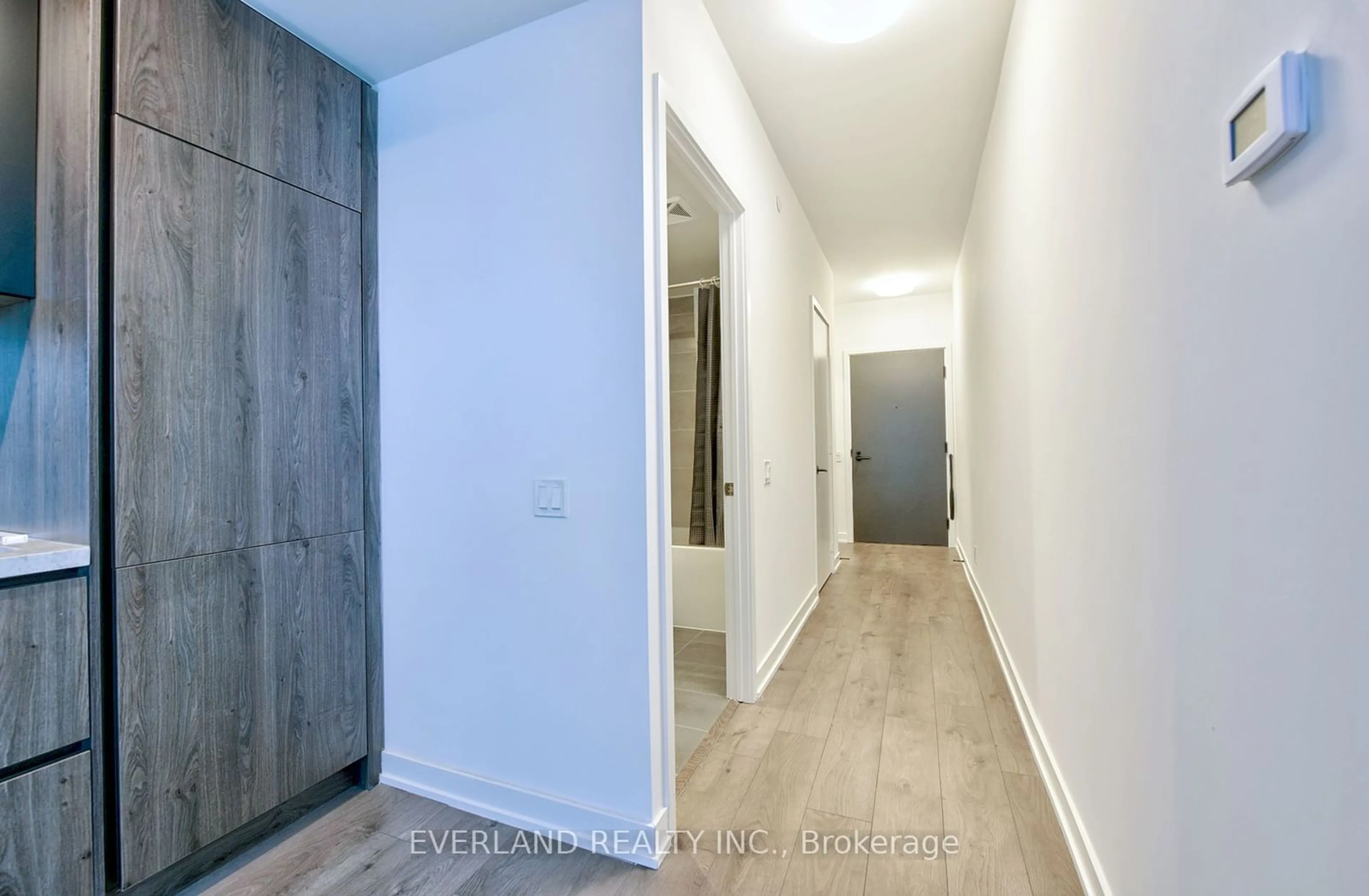 Indoor entryway for 108 Peter St #1302, Toronto Ontario M5V 0W2