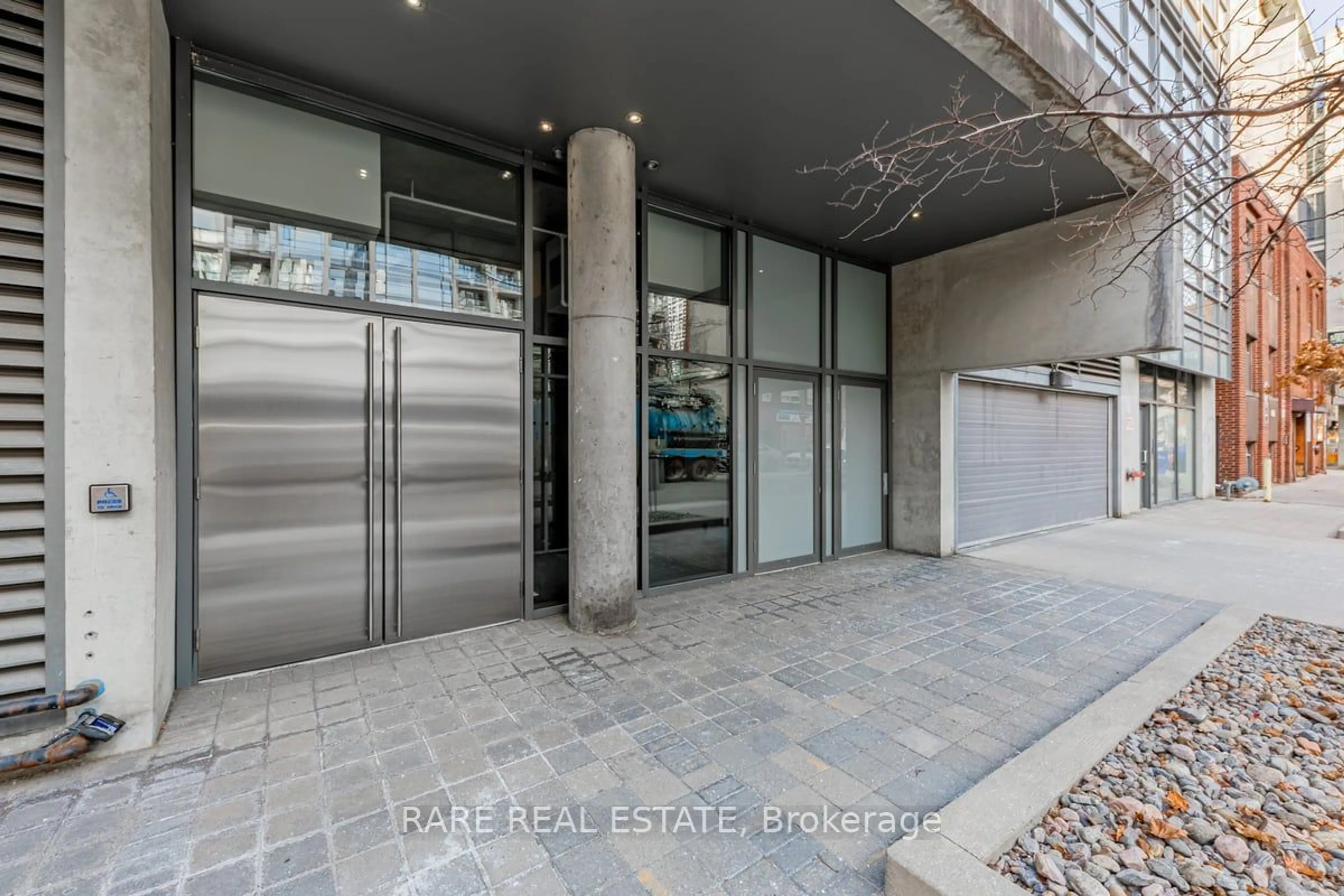 Indoor foyer for 42 Camden St #302, Toronto Ontario M5V 1V1