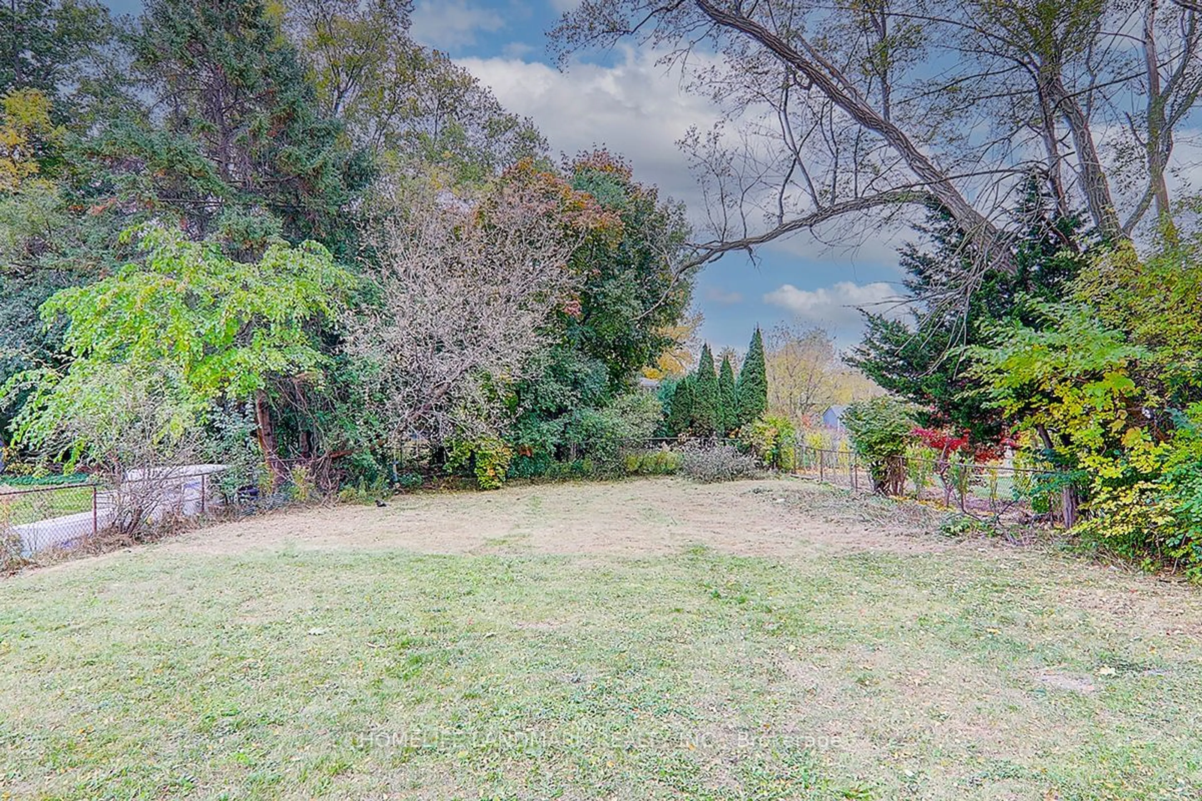 A pic from outside/outdoor area/front of a property/back of a property/a pic from drone, forest/trees view for 367 Cummer Ave, Toronto Ontario M2M 2G3