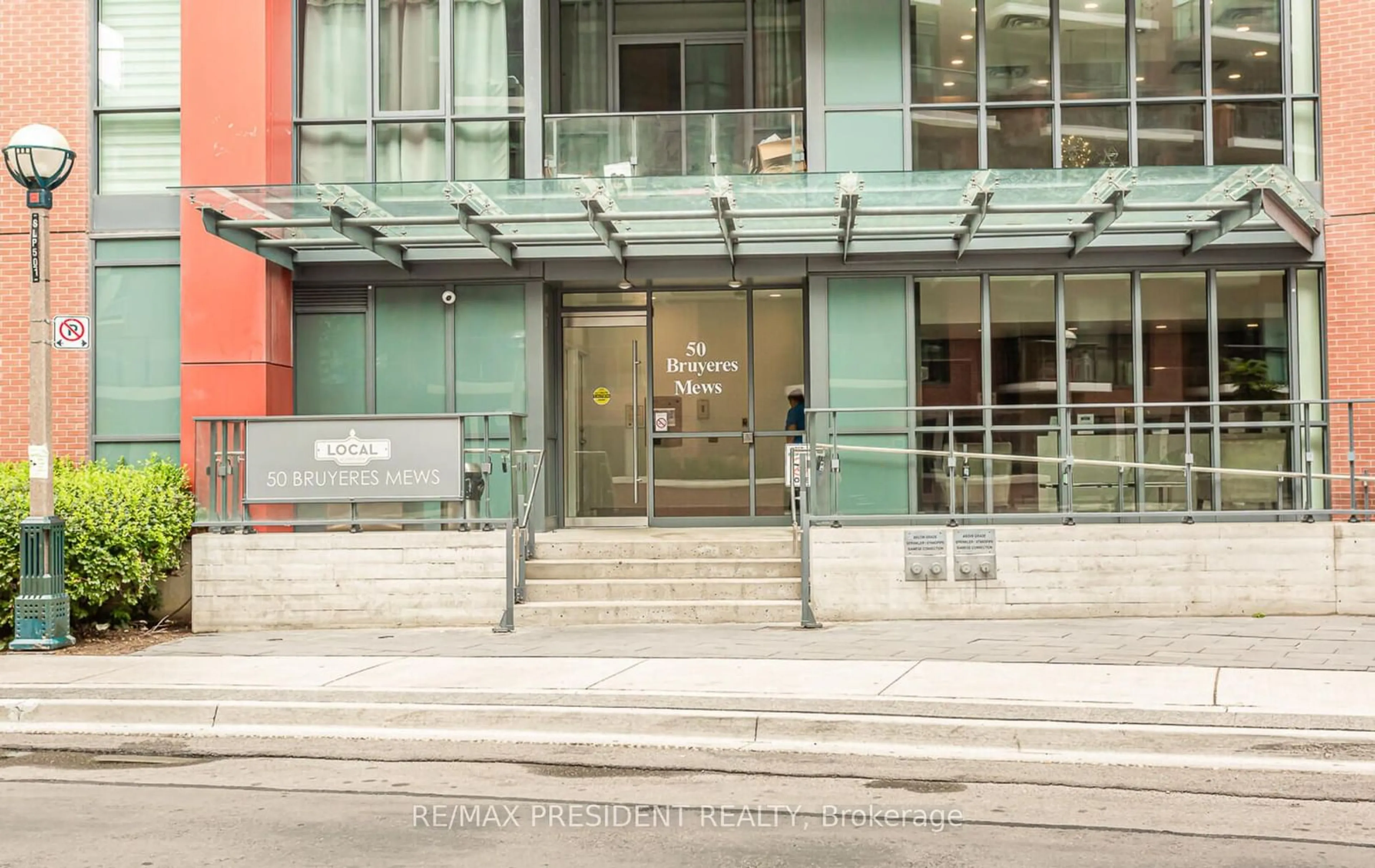 Indoor foyer for 50 Bruyeres Mews #901, Toronto Ontario M5V 0H8