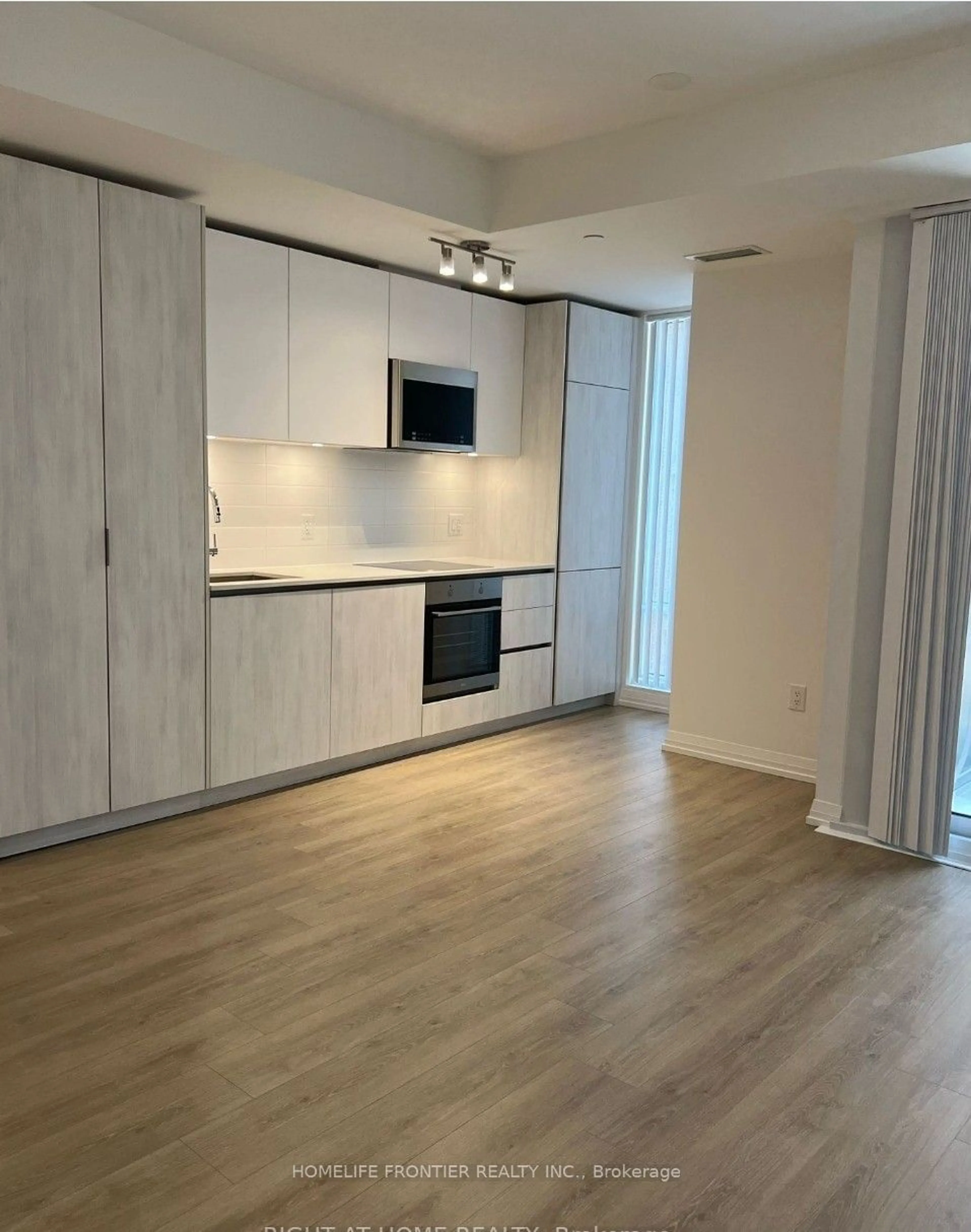 A pic of a room for 8 Widmer St #805, Toronto Ontario M5V 0W6