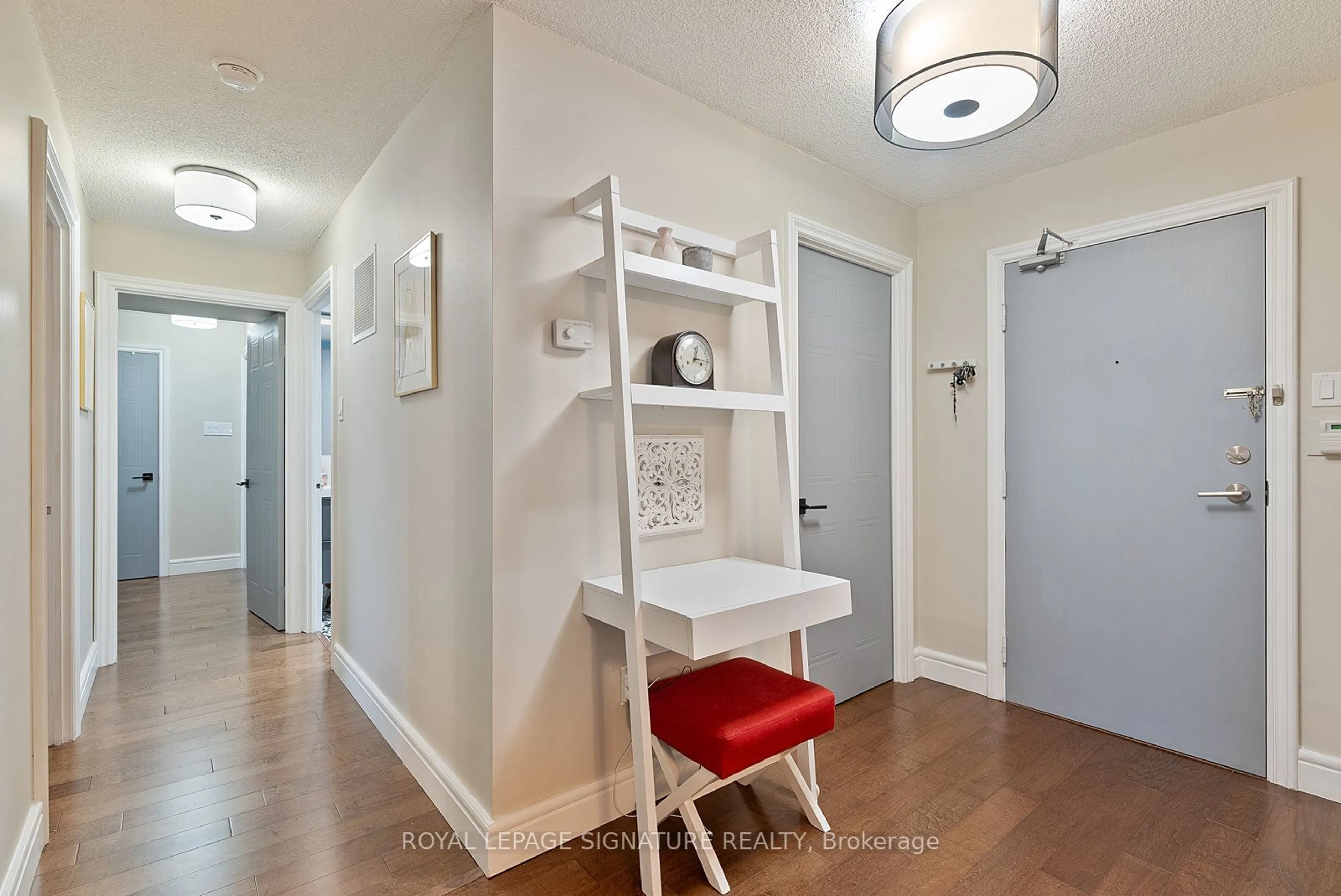 Indoor entryway for 5 Kenneth Ave #1008, Toronto Ontario M2N 6M7