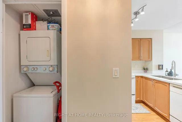 Additional image 11 of 231 Fort York Blvd Unit 1807
