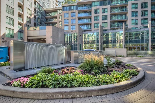 Additional image 32 of 231 Fort York Blvd Unit 1807