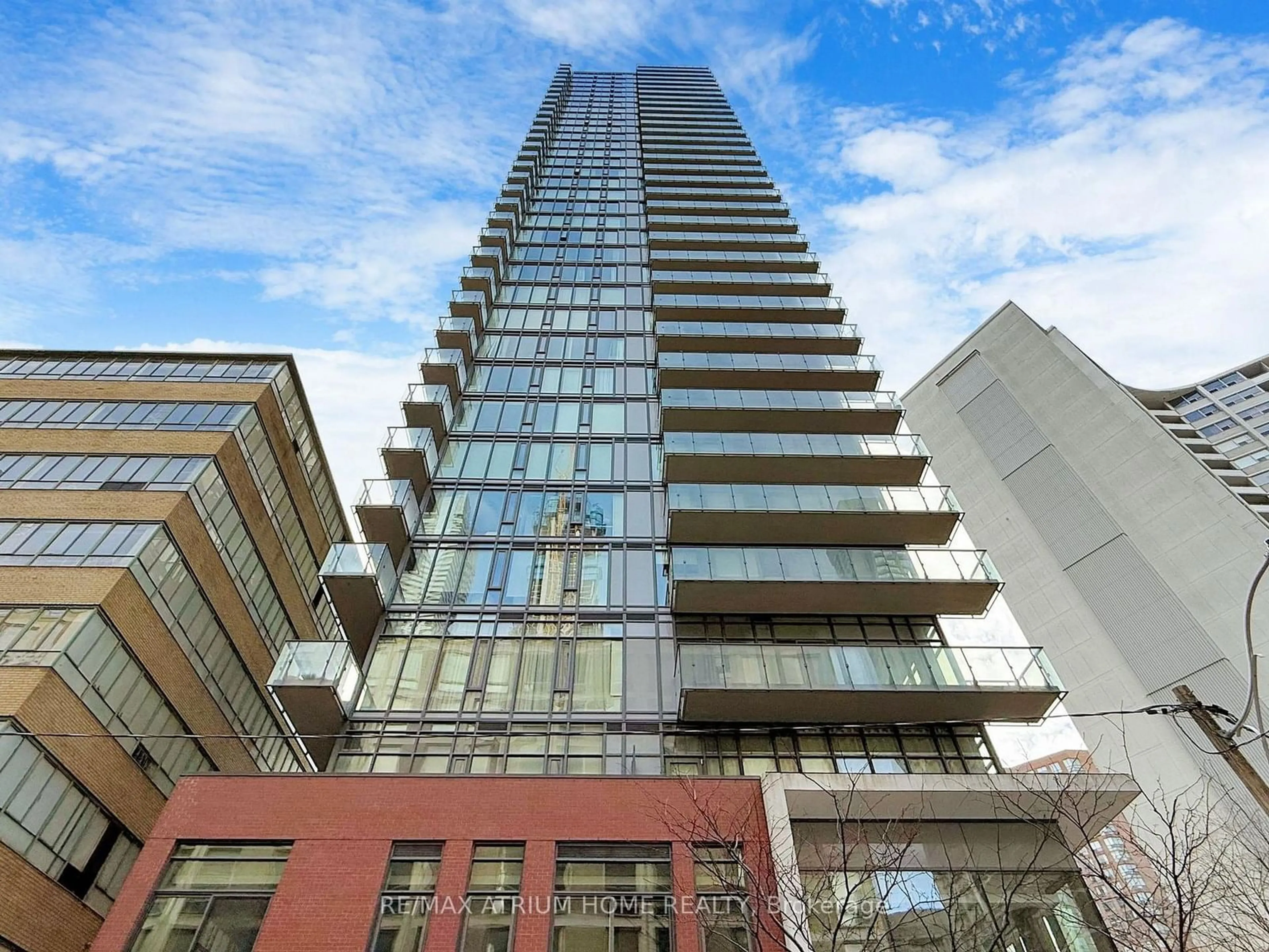 Indoor foyer for 75 St. Nicholas St #2708, Toronto Ontario M4Y 0A5