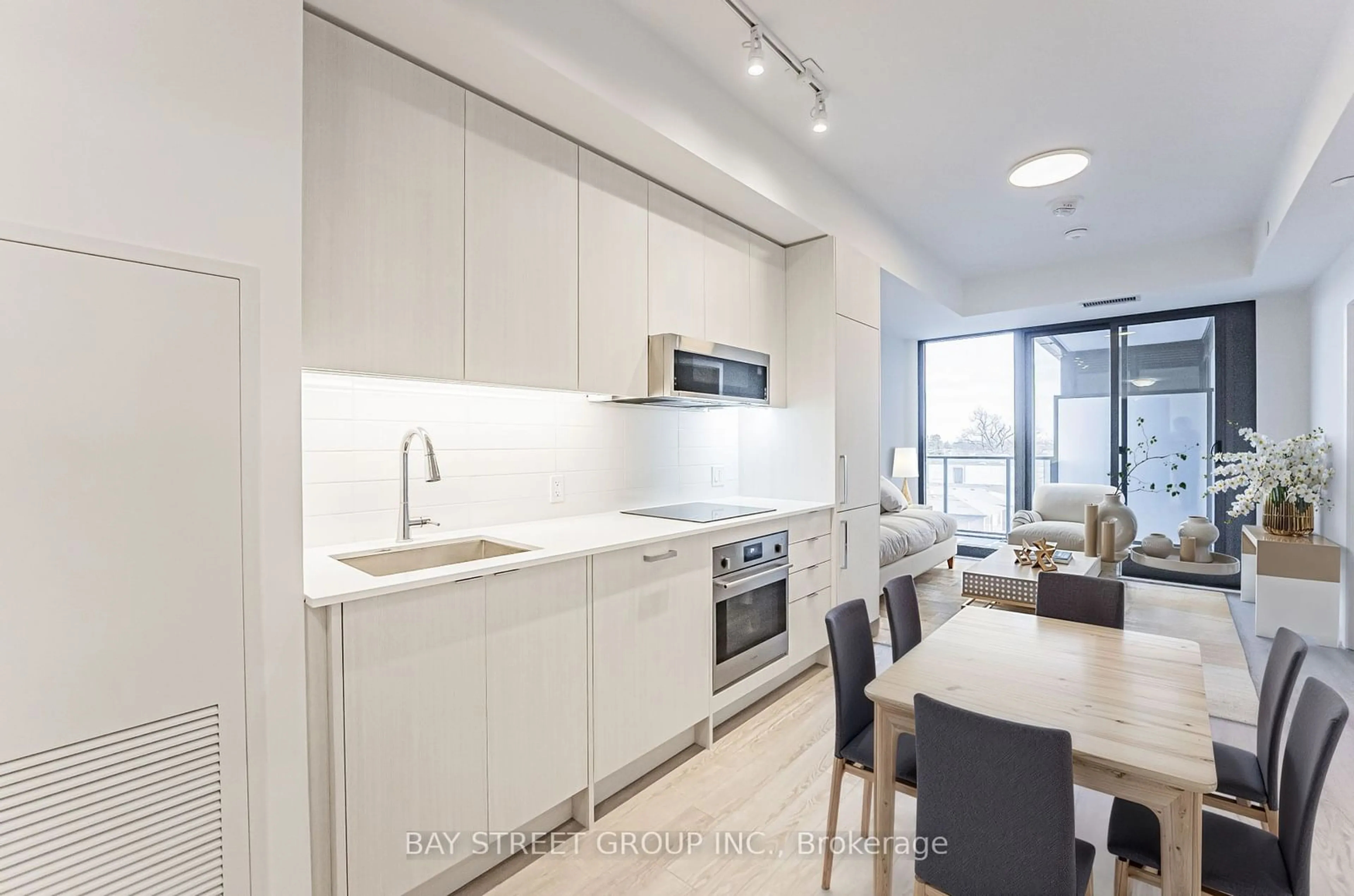 Standard kitchen, unknown for 250 Lawrence Ave #526, Toronto Ontario M5M 1B2