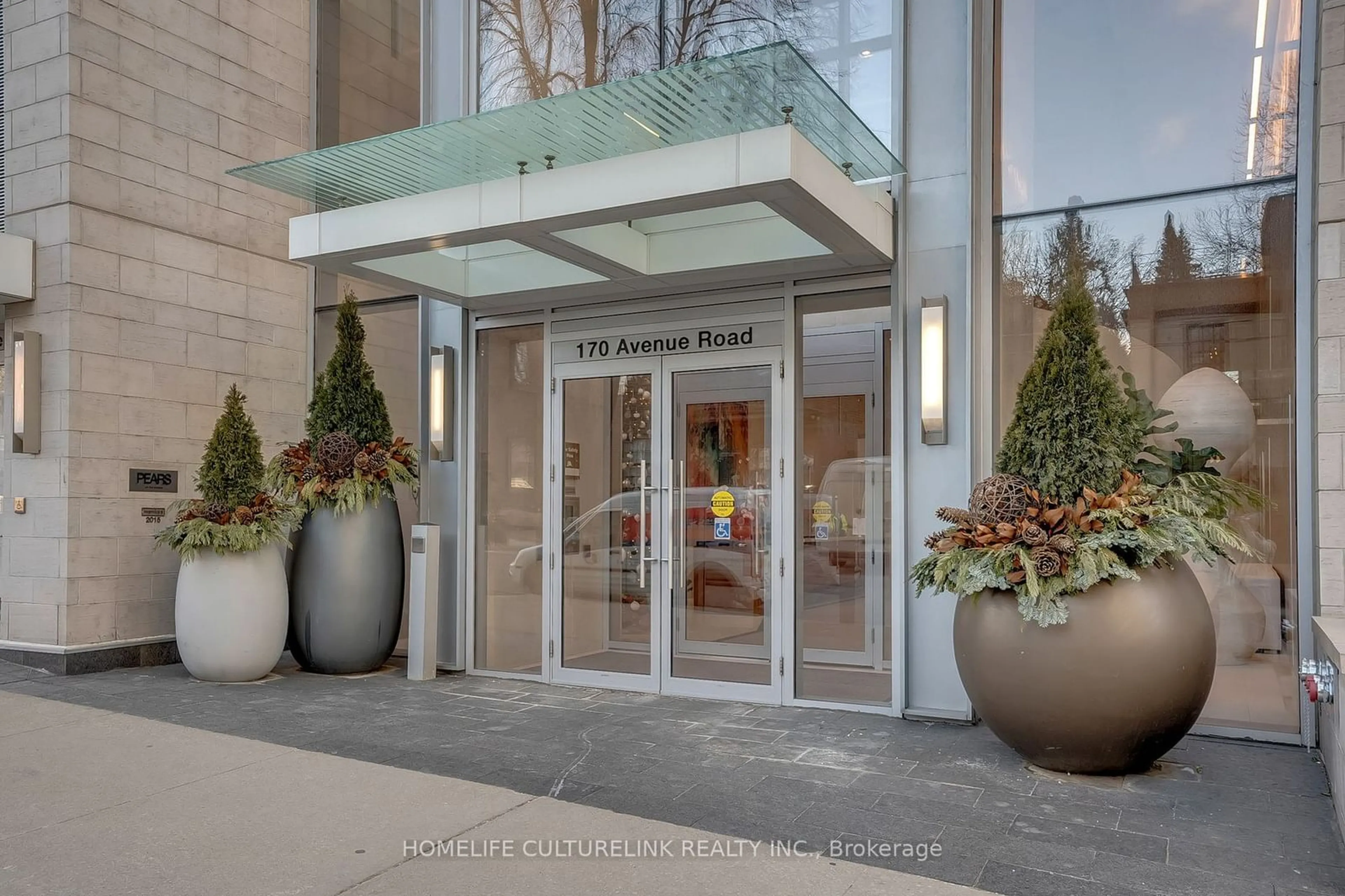 Indoor foyer for 170 Avenue Rd #1003*, Toronto Ontario M5R 0A4