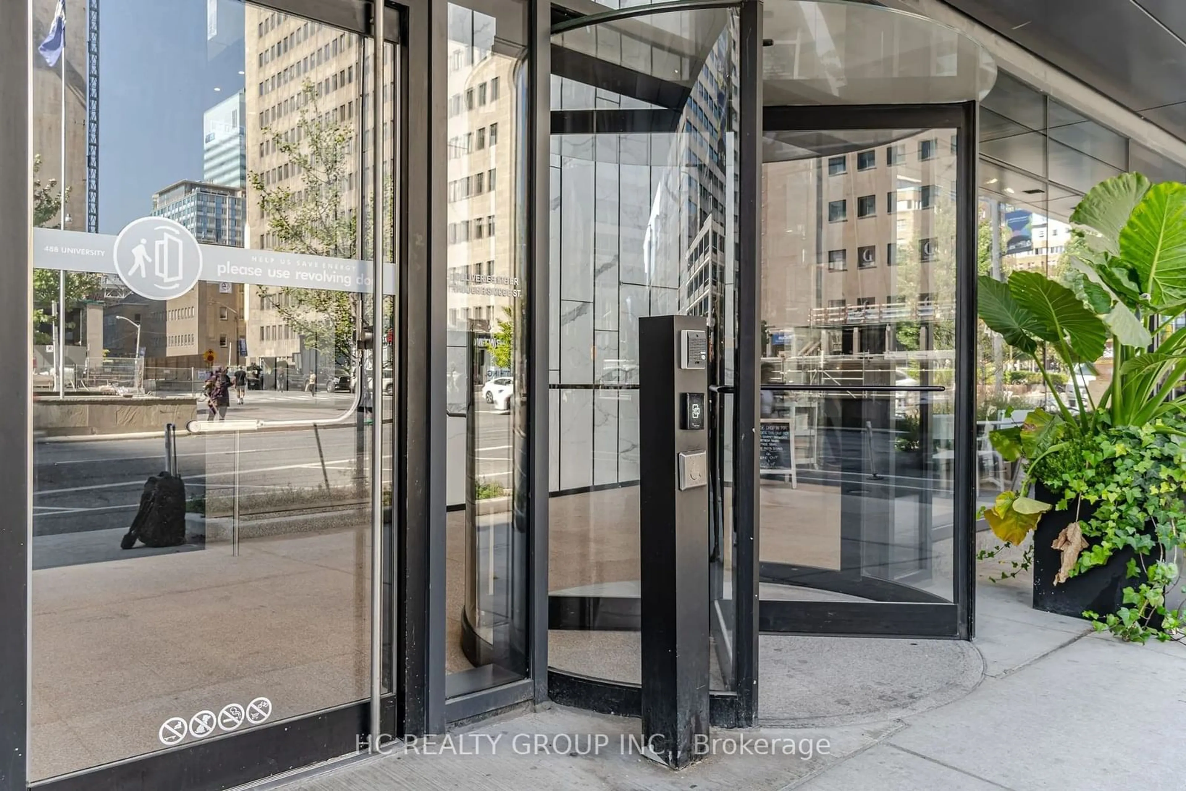 Indoor foyer for 488 University Ave #2208, Toronto Ontario M5G 0C1