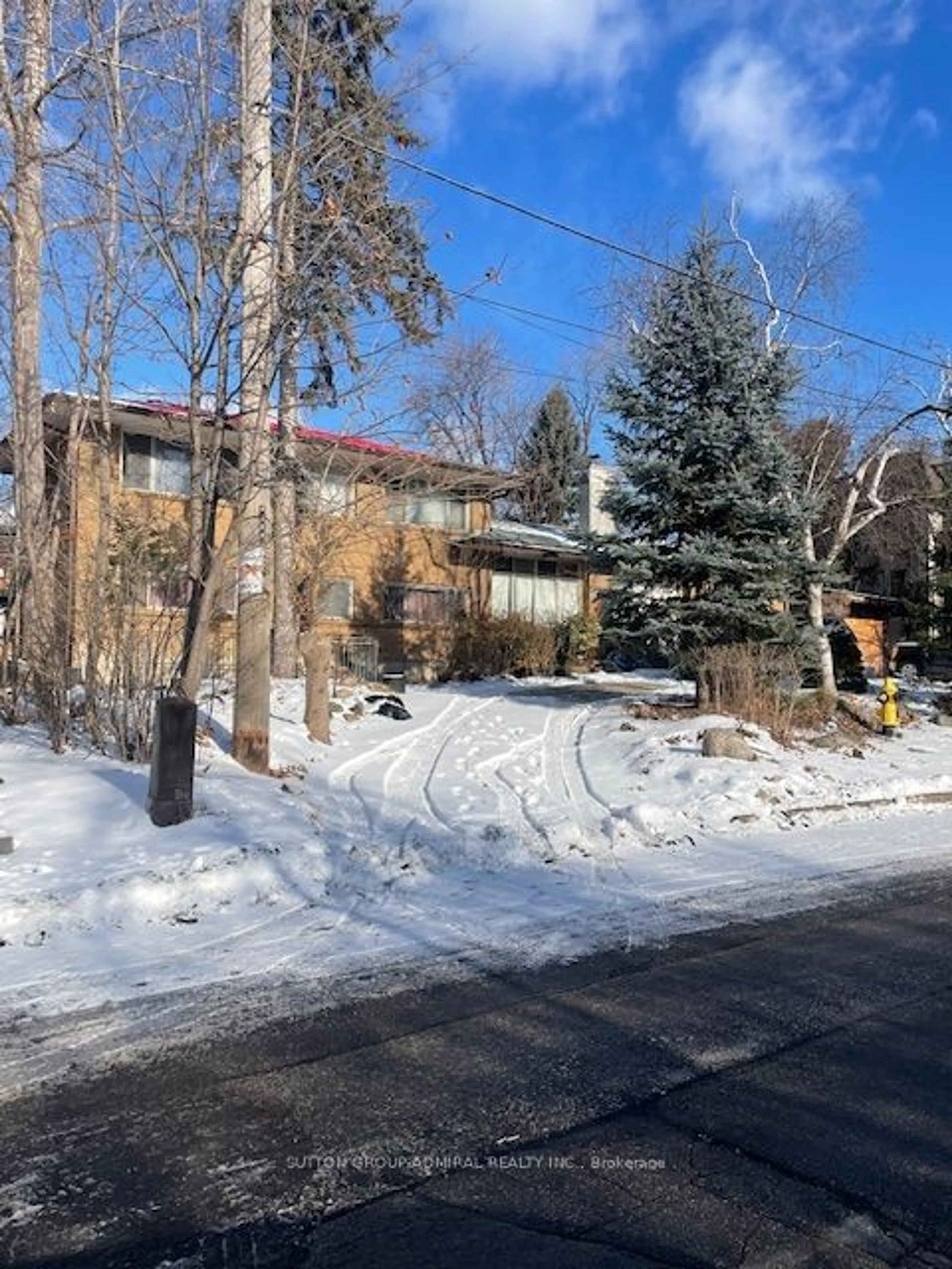 A pic from outside/outdoor area/front of a property/back of a property/a pic from drone, street for 364 Greenfield Ave, Toronto Ontario M2N 3E8