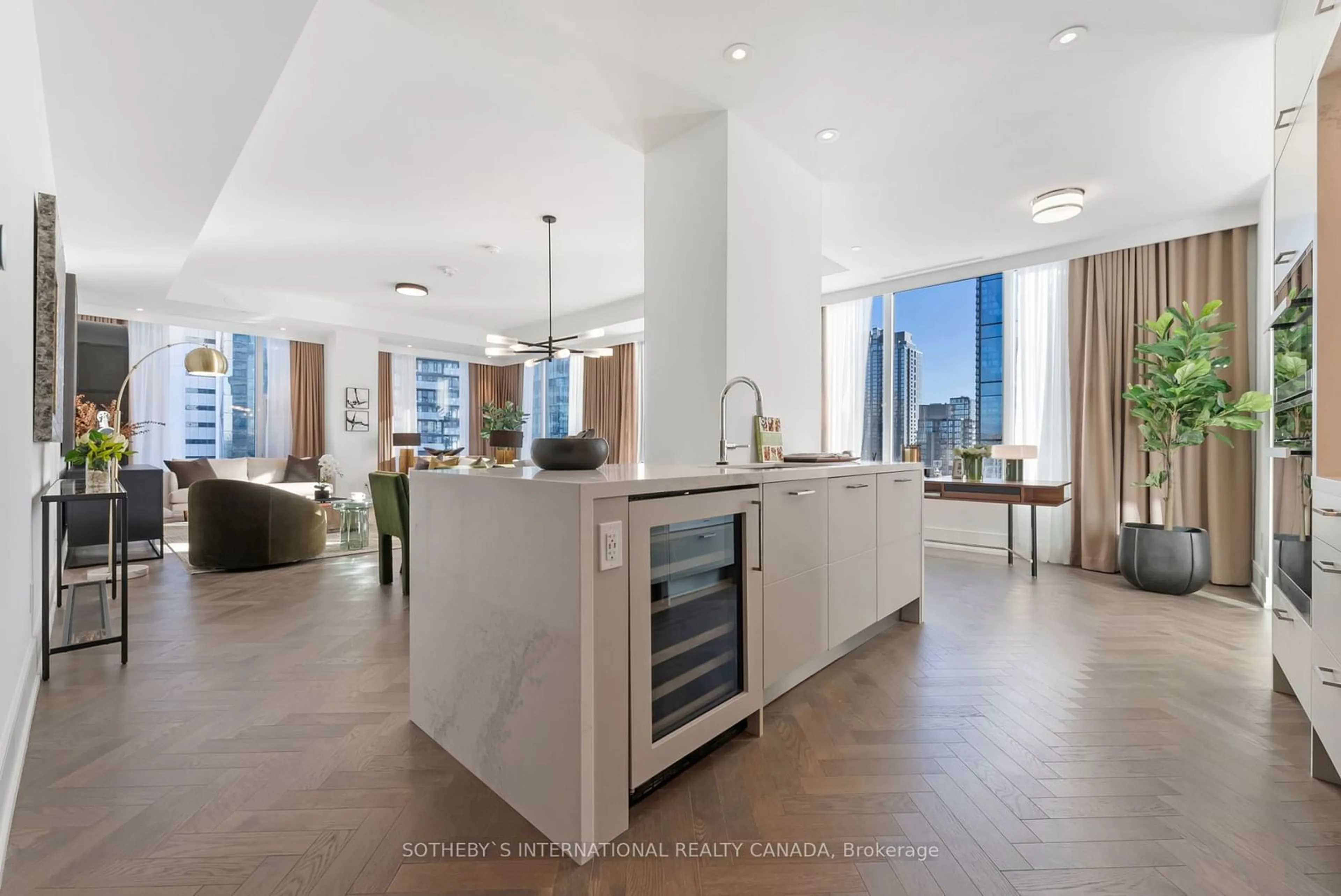 Open concept kitchen, ceramic/tile floor for 455 Wellington St #1105, Toronto Ontario M5V 0V8