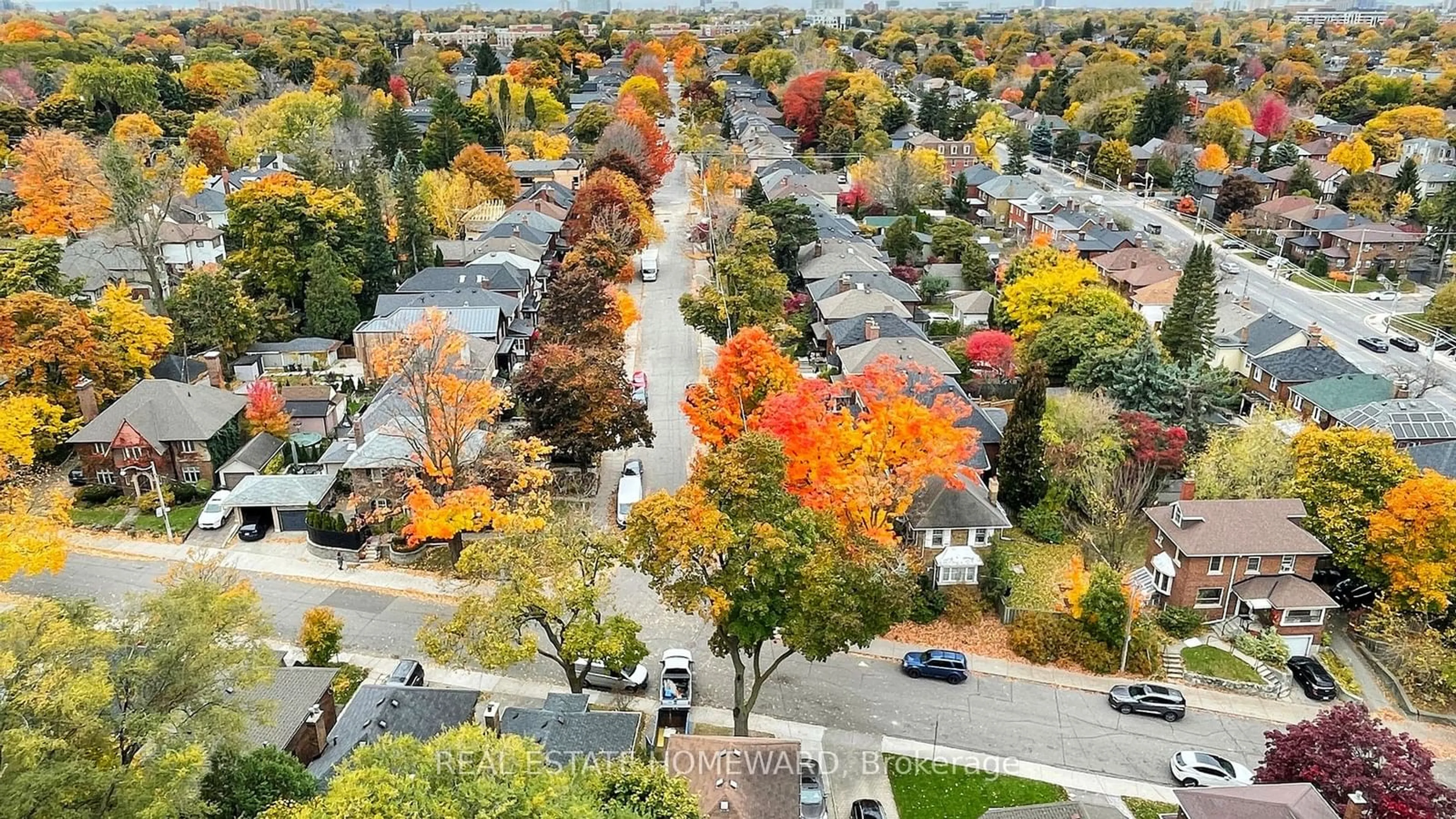 A pic from outside/outdoor area/front of a property/back of a property/a pic from drone, street for 3018 Yonge St #708, Toronto Ontario M4N 0A5