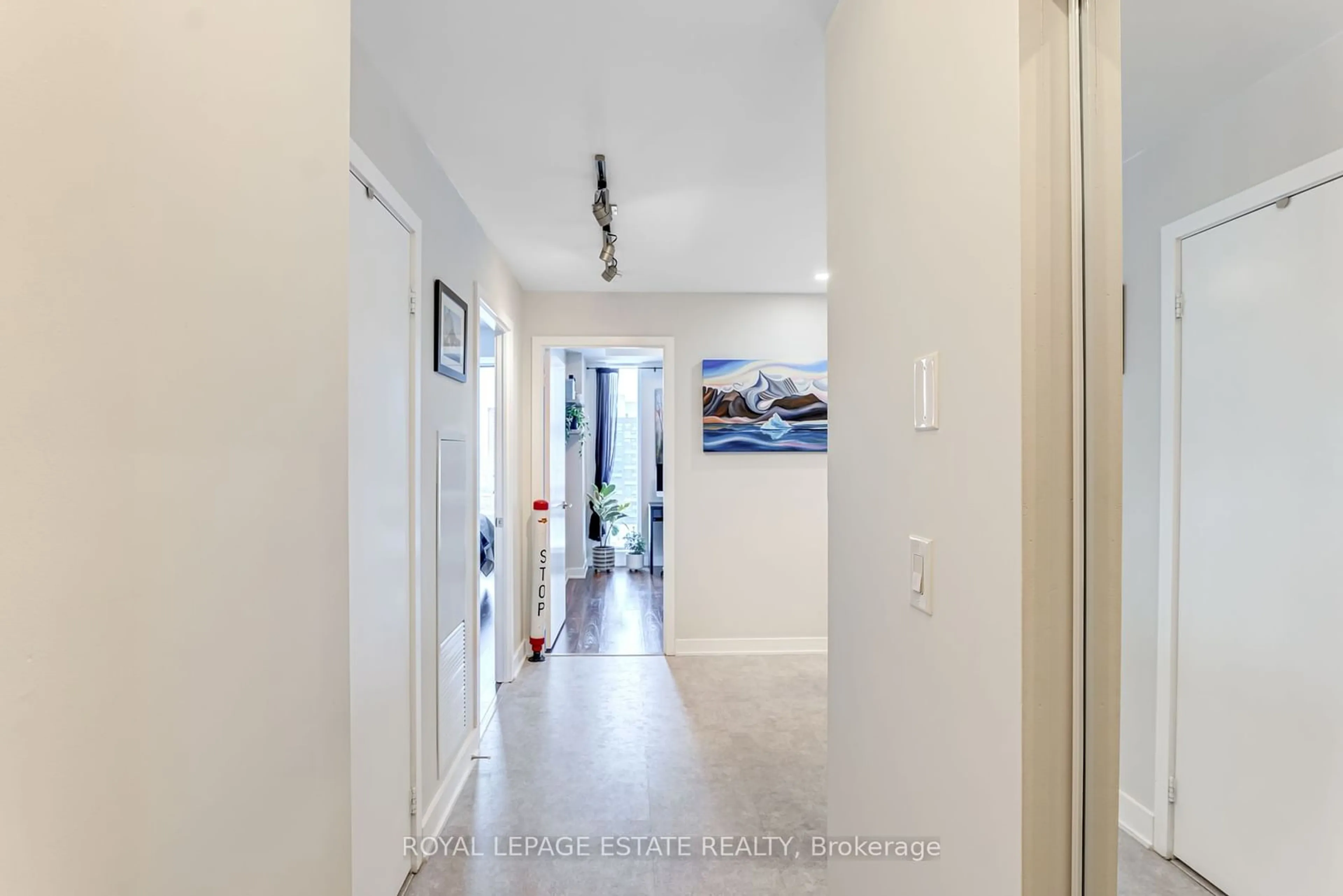 Indoor foyer for 260 Sackville St #1210, Toronto Ontario M5A 0B3