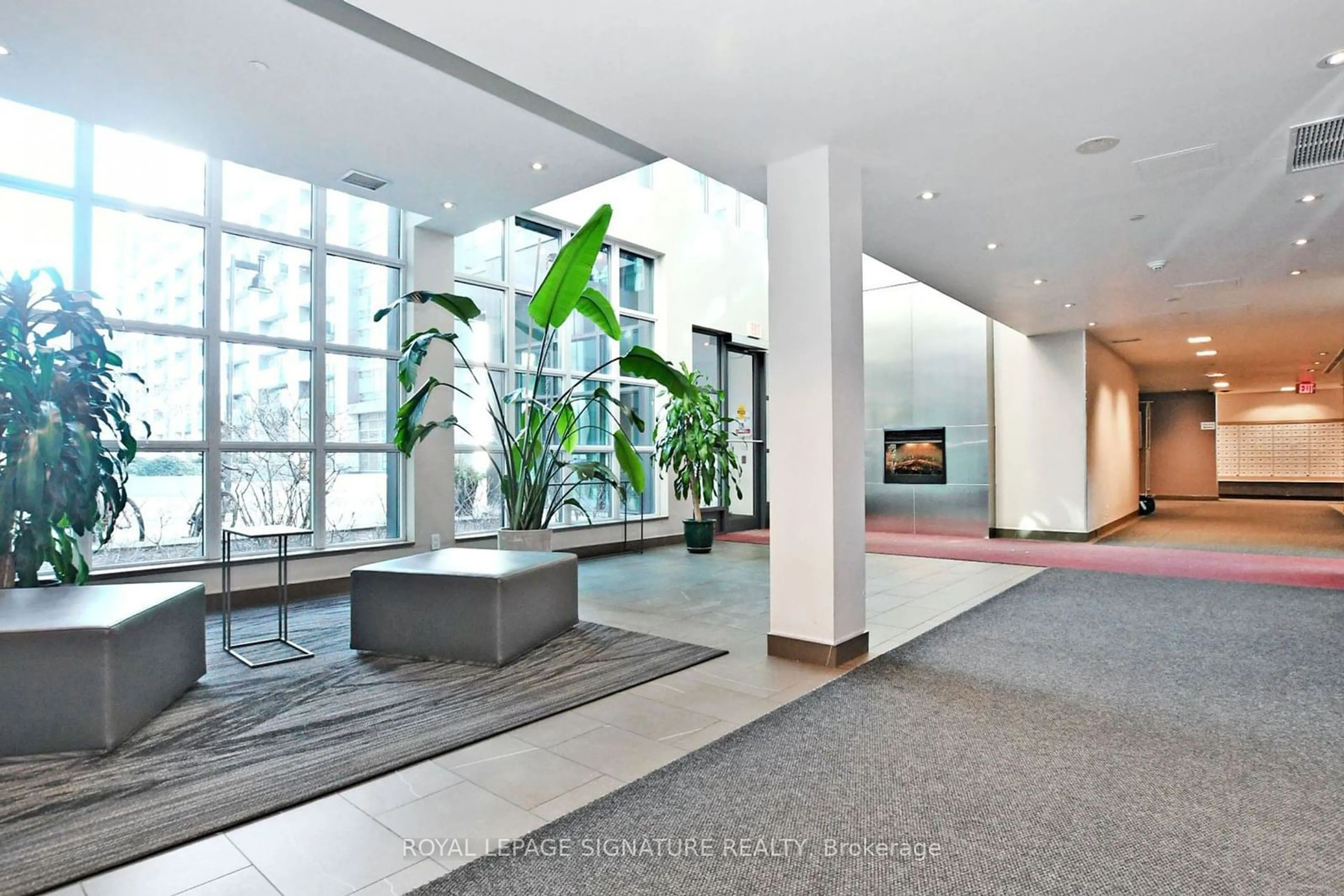 Indoor foyer for 1171 Queen St #1508, Toronto Ontario M6J 1J4