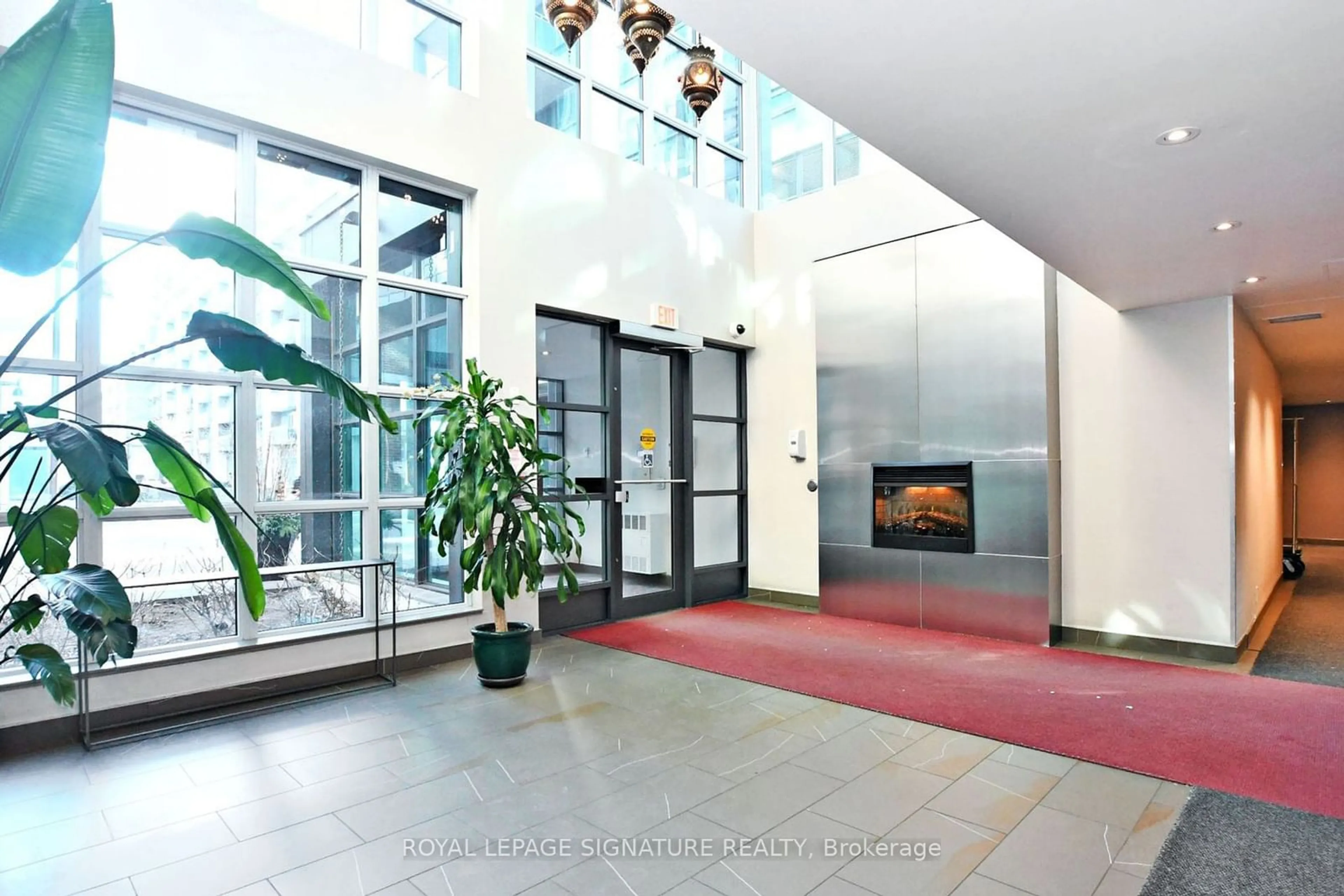 Indoor foyer for 1171 Queen St #1508, Toronto Ontario M6J 1J4