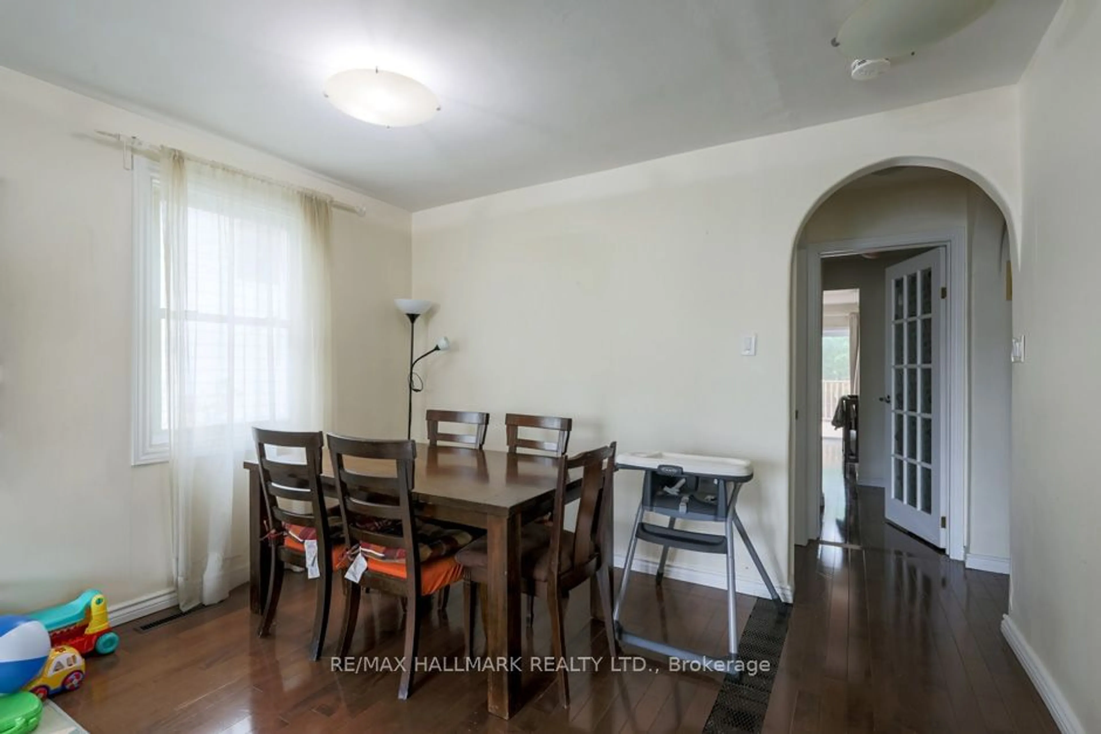 Dining room, wood/laminate floor for 107 Elmhurst Ave, Toronto Ontario M2N 1R7