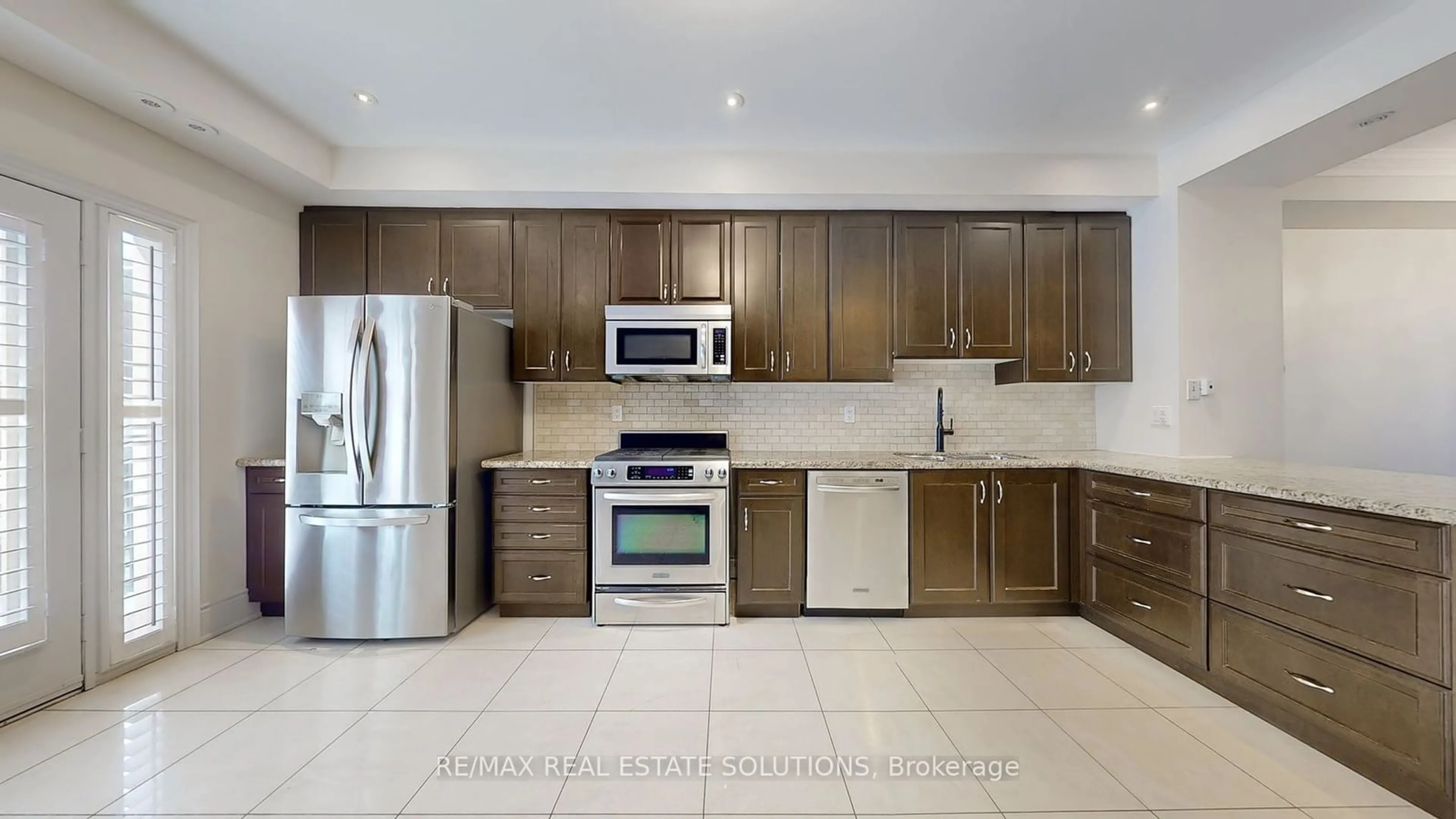 Standard kitchen, ceramic/tile floor for 30 Mallingham Crt, Toronto Ontario M2N 0C7