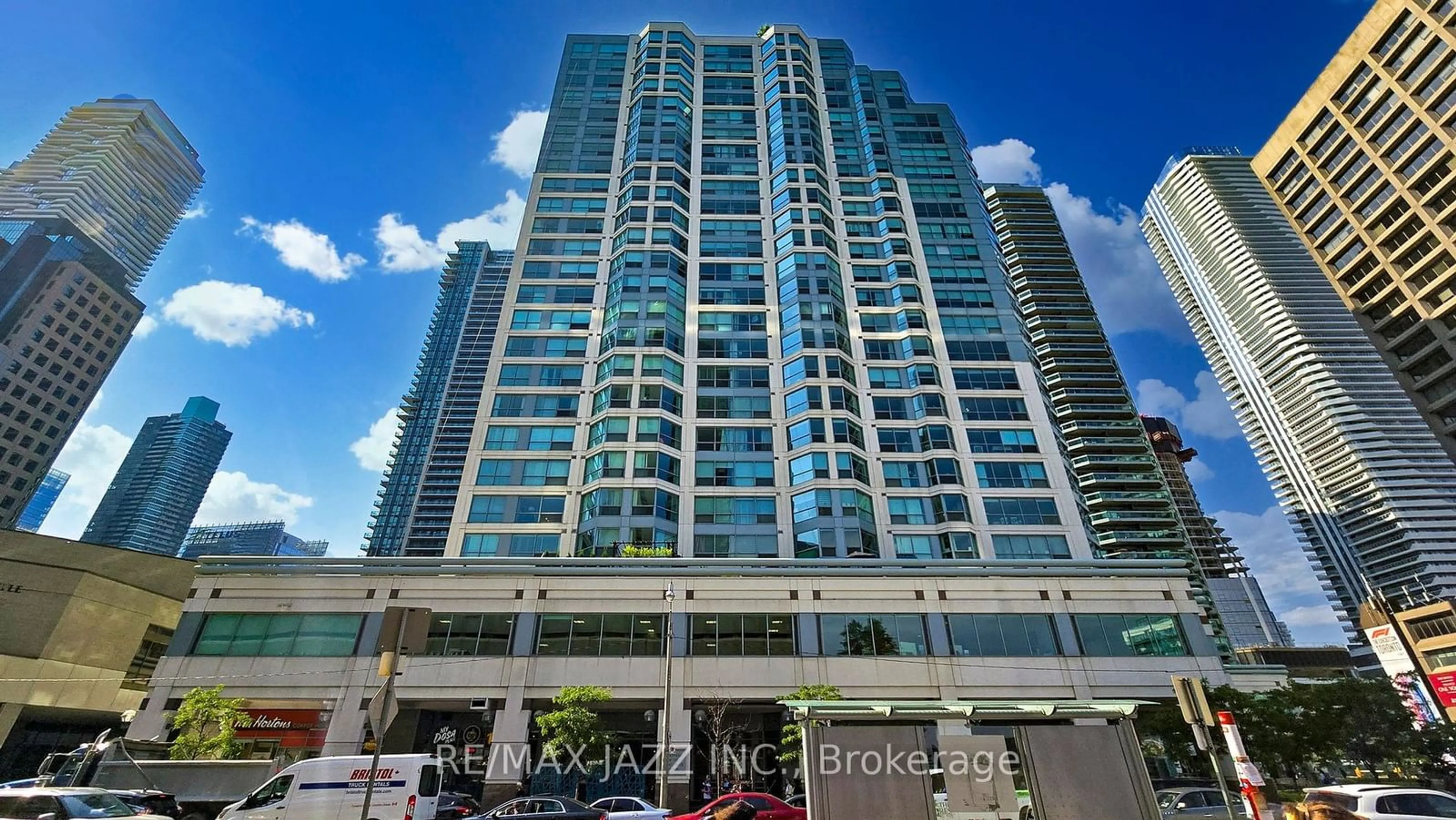 Indoor foyer for 10 Queens Quay #803, Toronto Ontario M5J 2R9