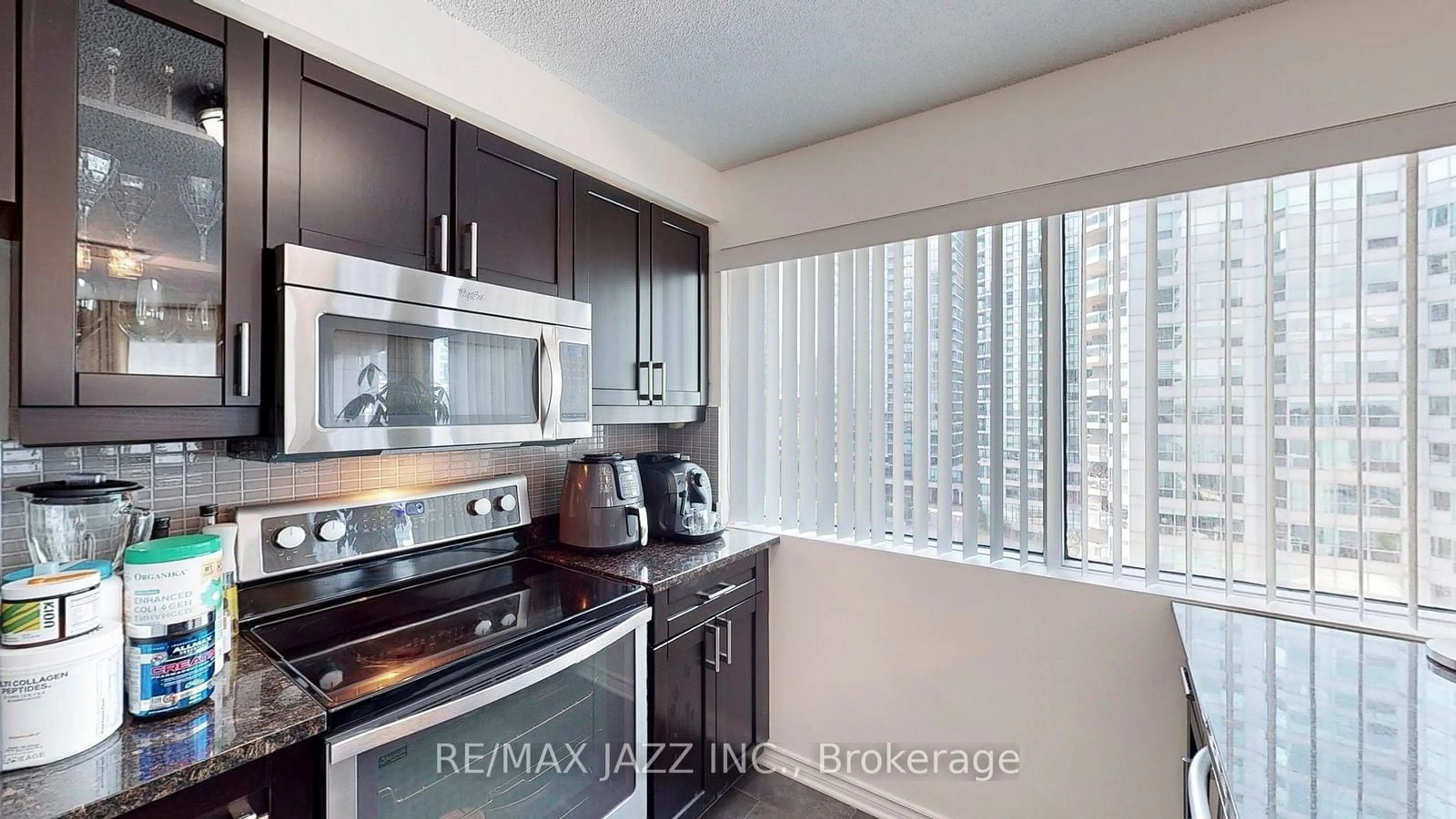 Standard kitchen, unknown for 10 Queens Quay #803, Toronto Ontario M5J 2R9