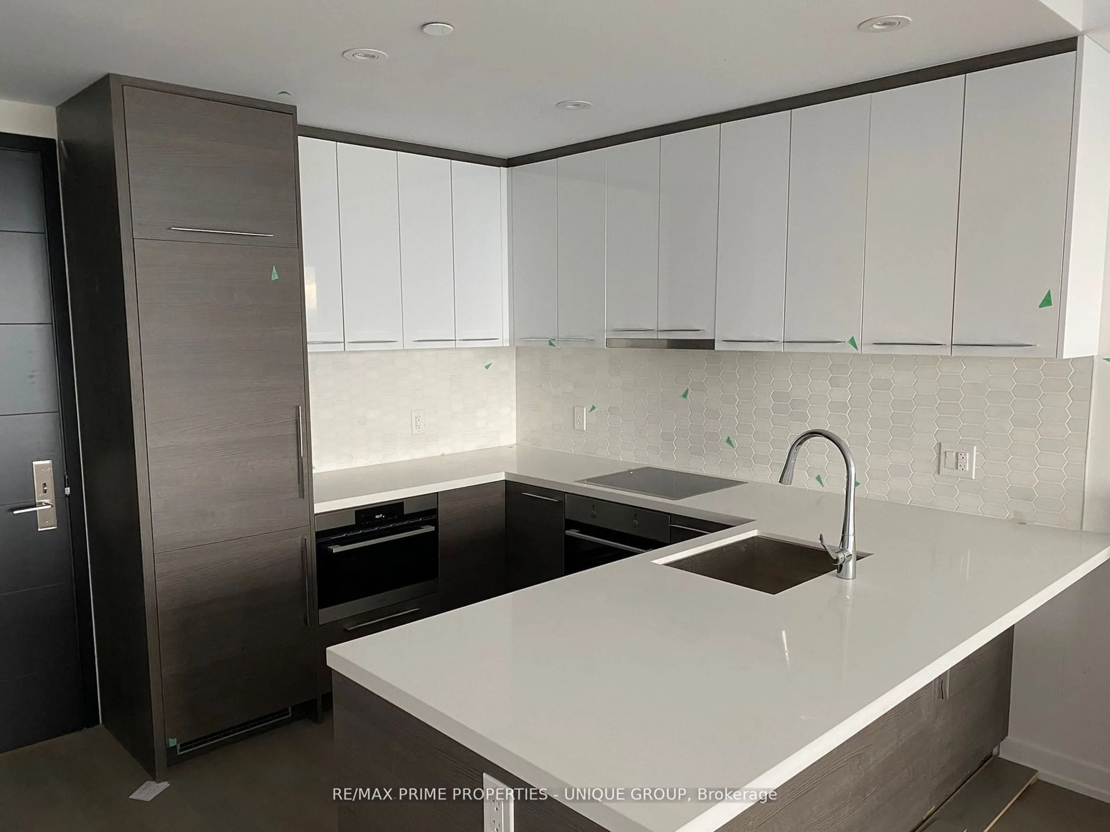 Standard kitchen, unknown for 488 University Ave #3212, Toronto Ontario M5G 0C1