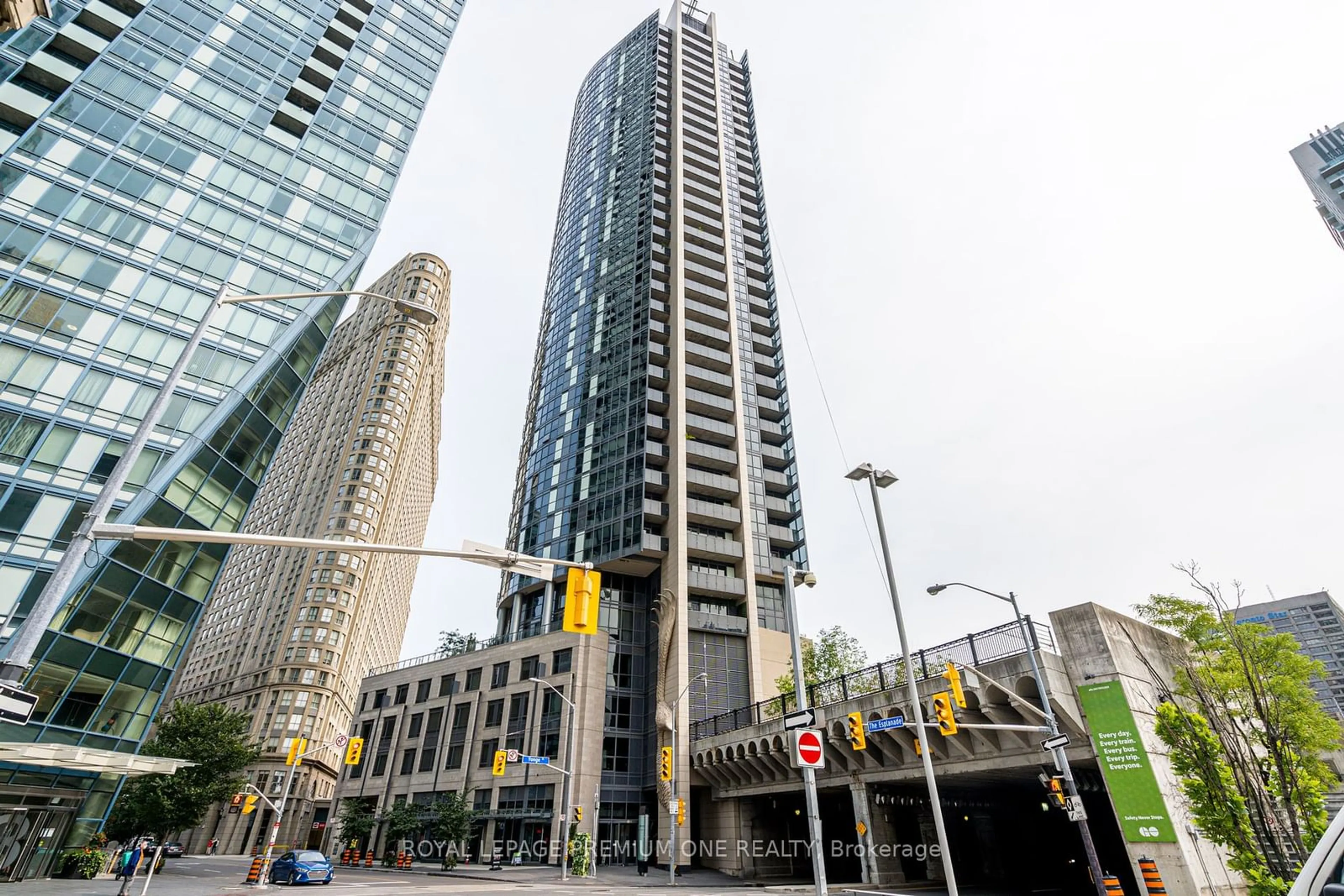 Indoor foyer for 1 The Esplanade #806, Toronto Ontario M5E 0A8