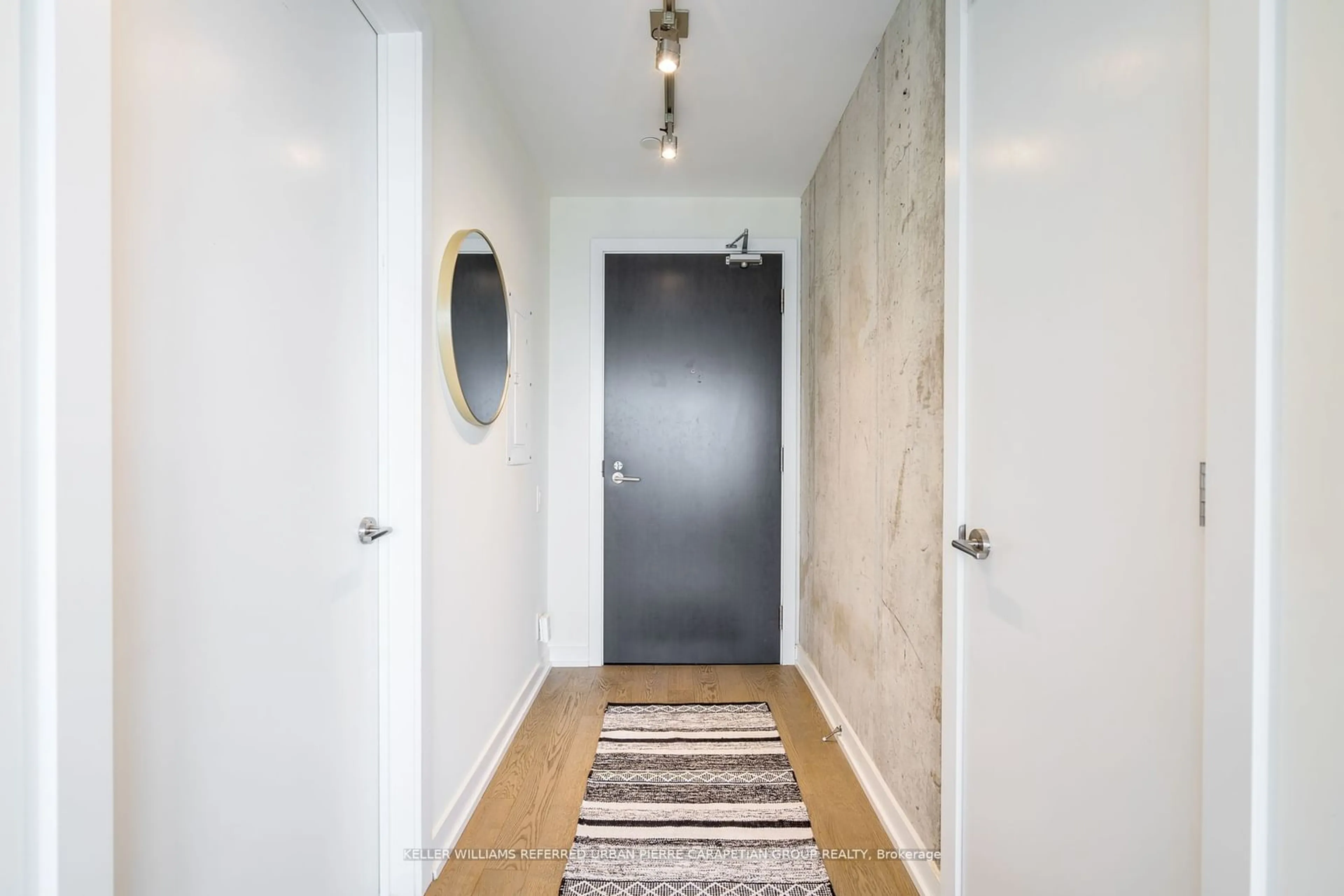 Indoor entryway for 11 Charlotte St #2004, Toronto Ontario M5V 0M6