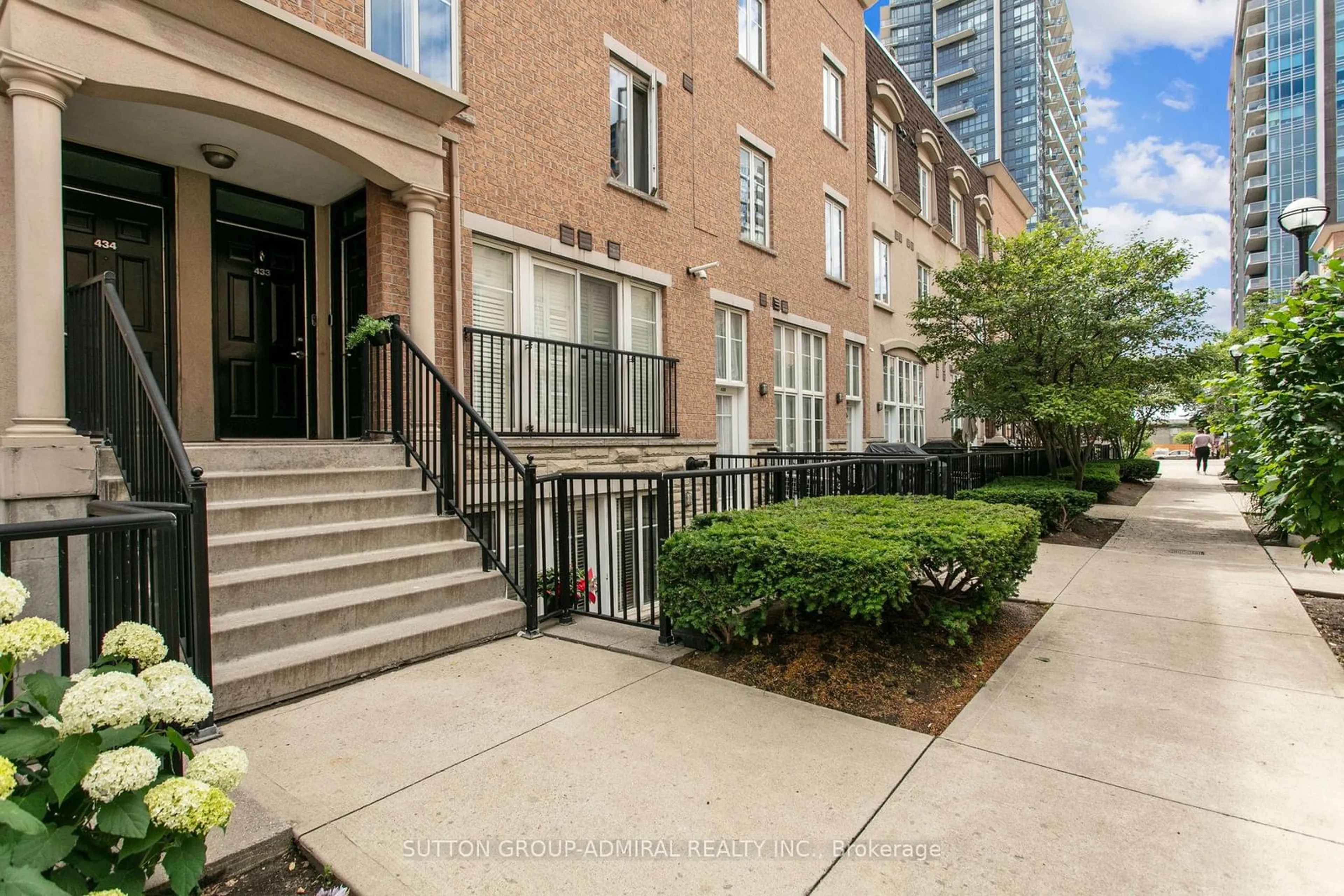 Patio, street for 34 Western Battery Rd #435, Toronto Ontario M6K 3N9