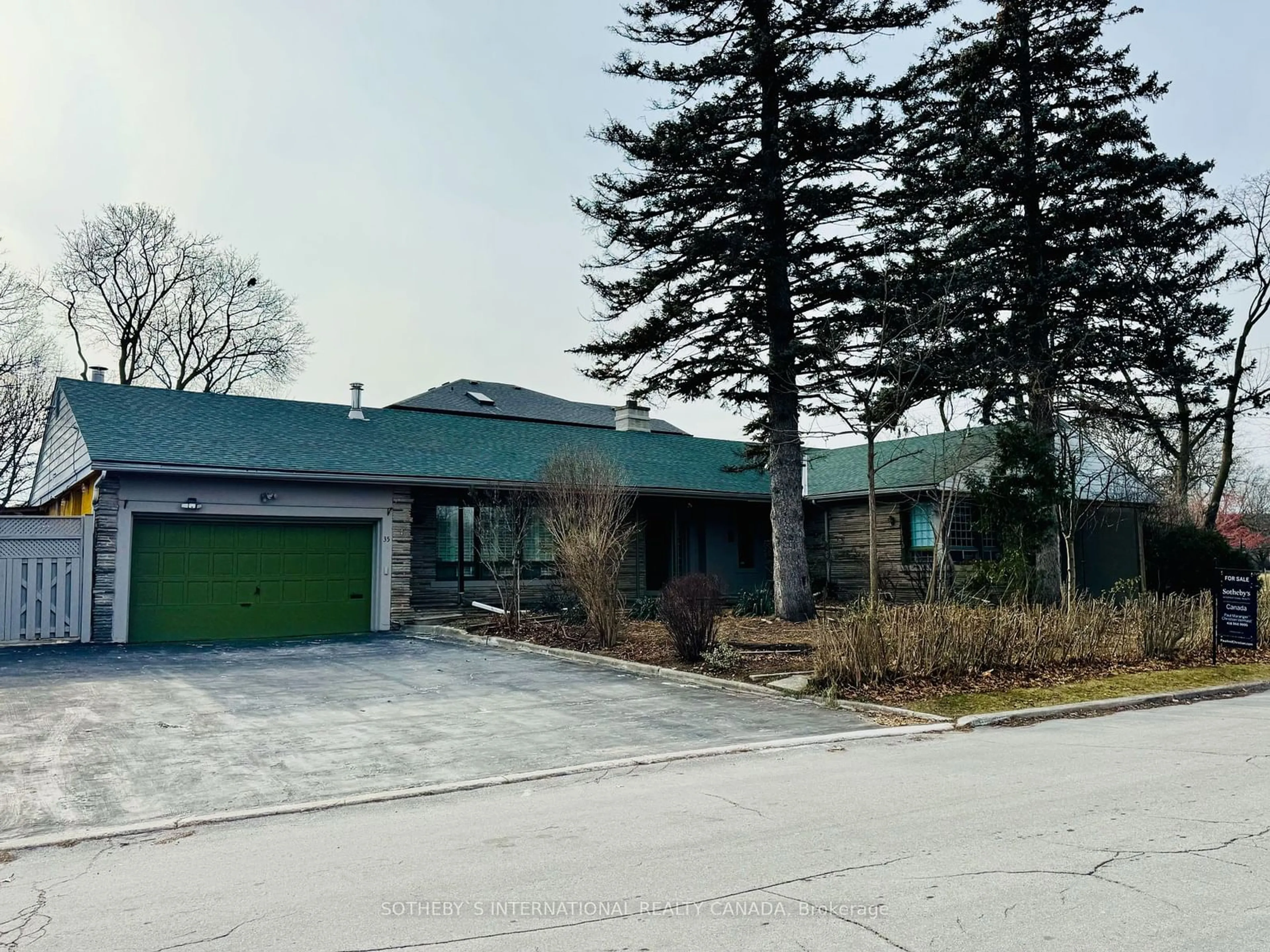 A pic from outside/outdoor area/front of a property/back of a property/a pic from drone, street for 35 Prince Charles Dr, Toronto Ontario M6A 2H1