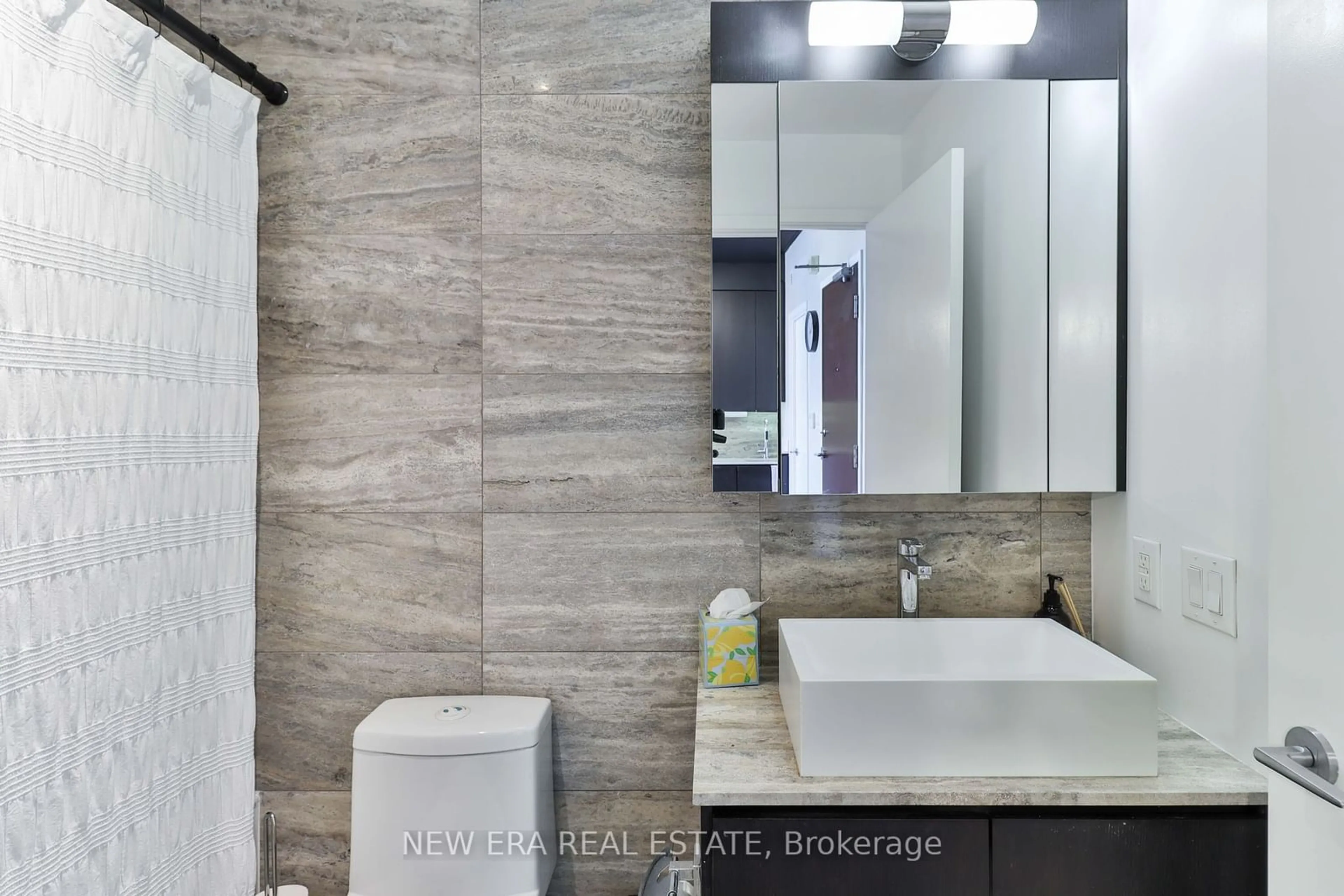 Contemporary bathroom, ceramic/tile floor for 15 Iceboat Terr #PH01, Toronto Ontario M5V 4A5