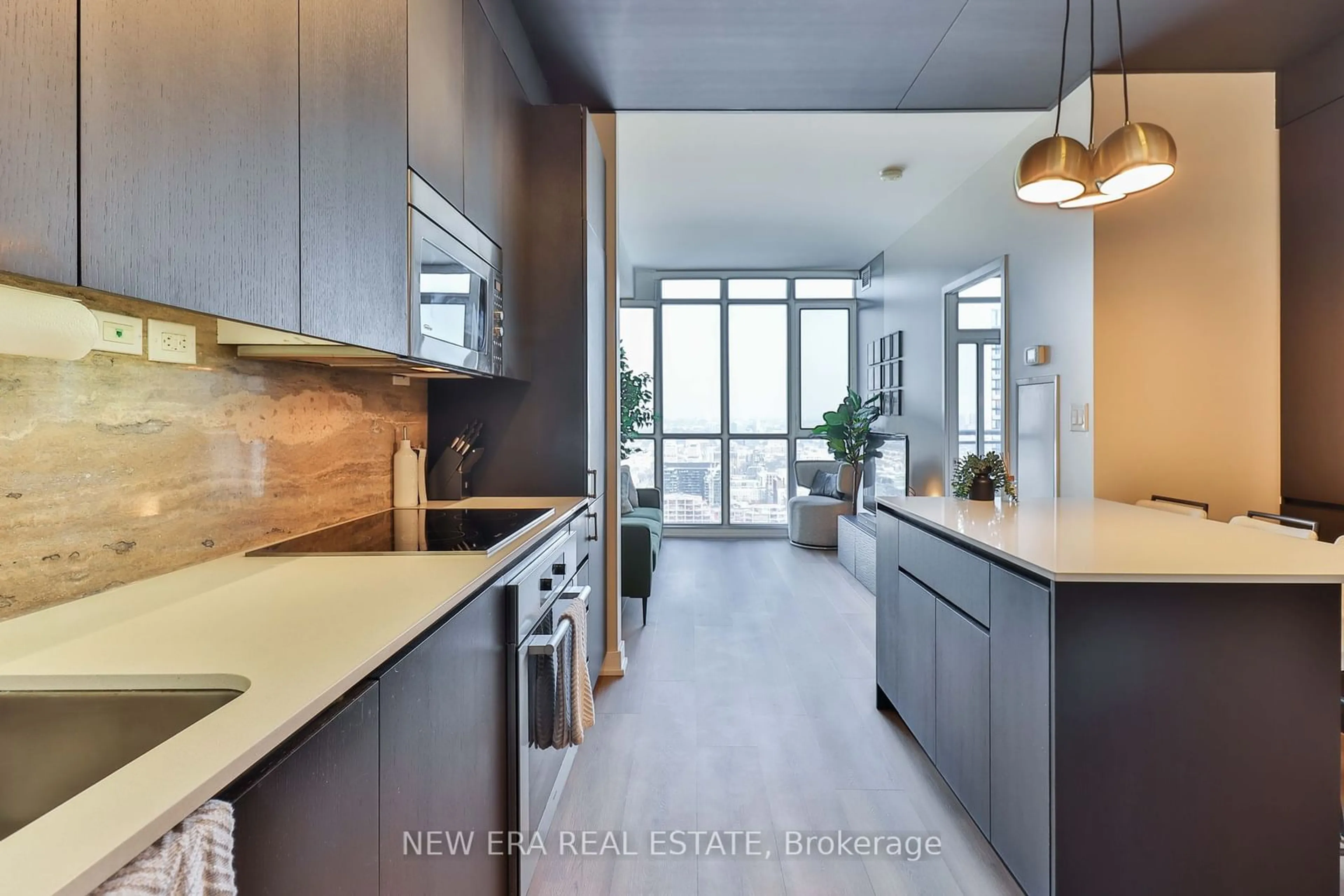 Open concept kitchen, unknown for 15 Iceboat Terr #PH01, Toronto Ontario M5V 4A5