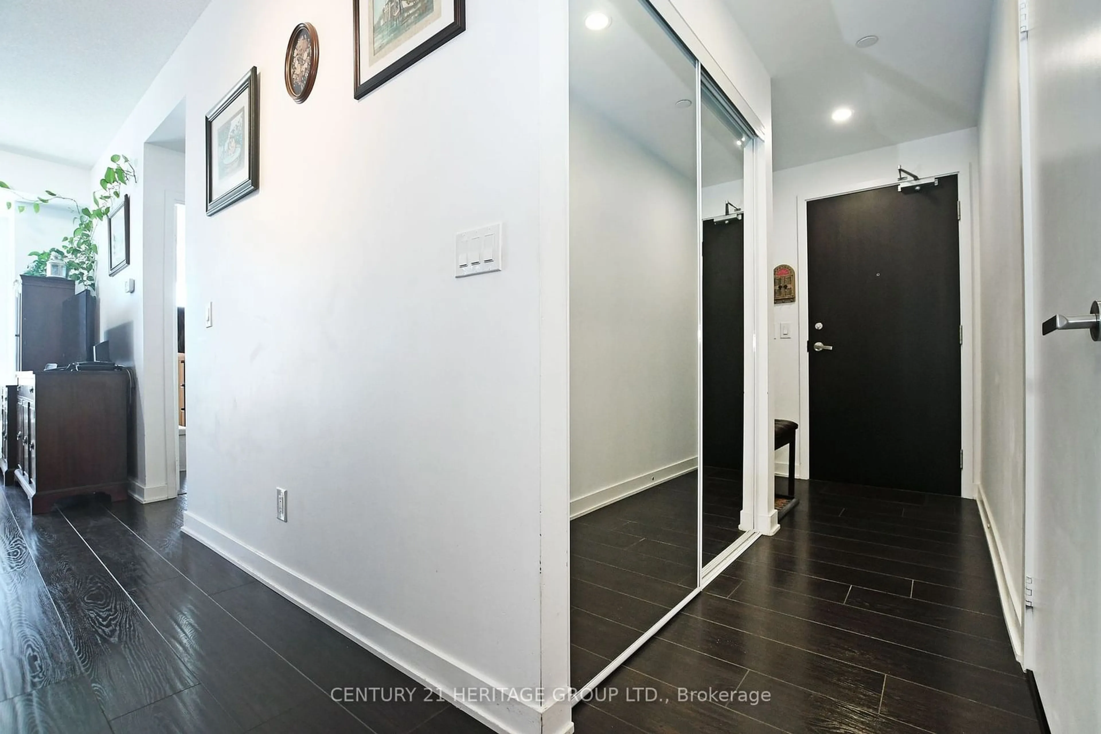 Indoor entryway for 170 Sumach St #1201, Toronto Ontario M5A 0C3