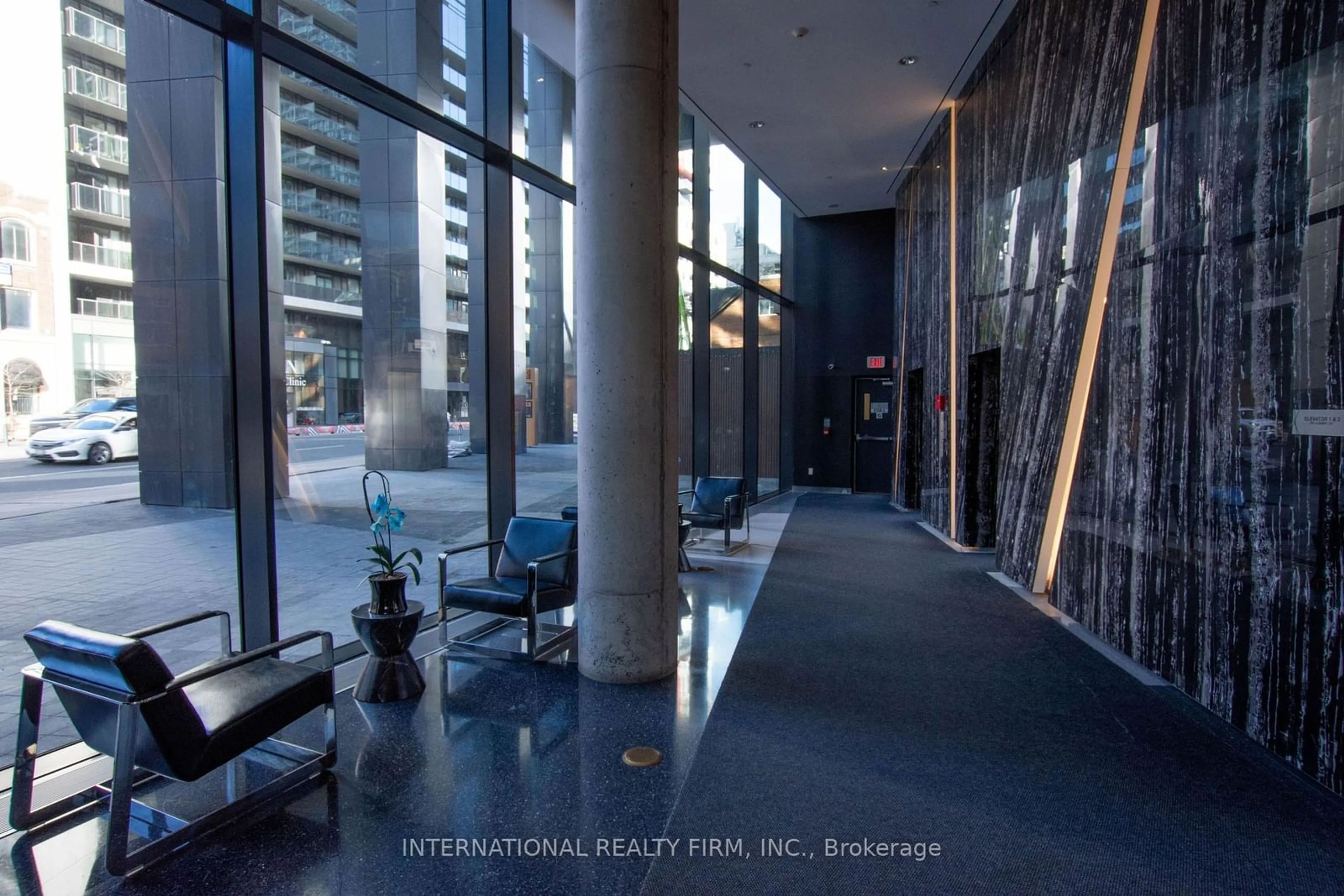 Indoor foyer for 125 peter St #3509, Toronto Ontario M5V 0M2