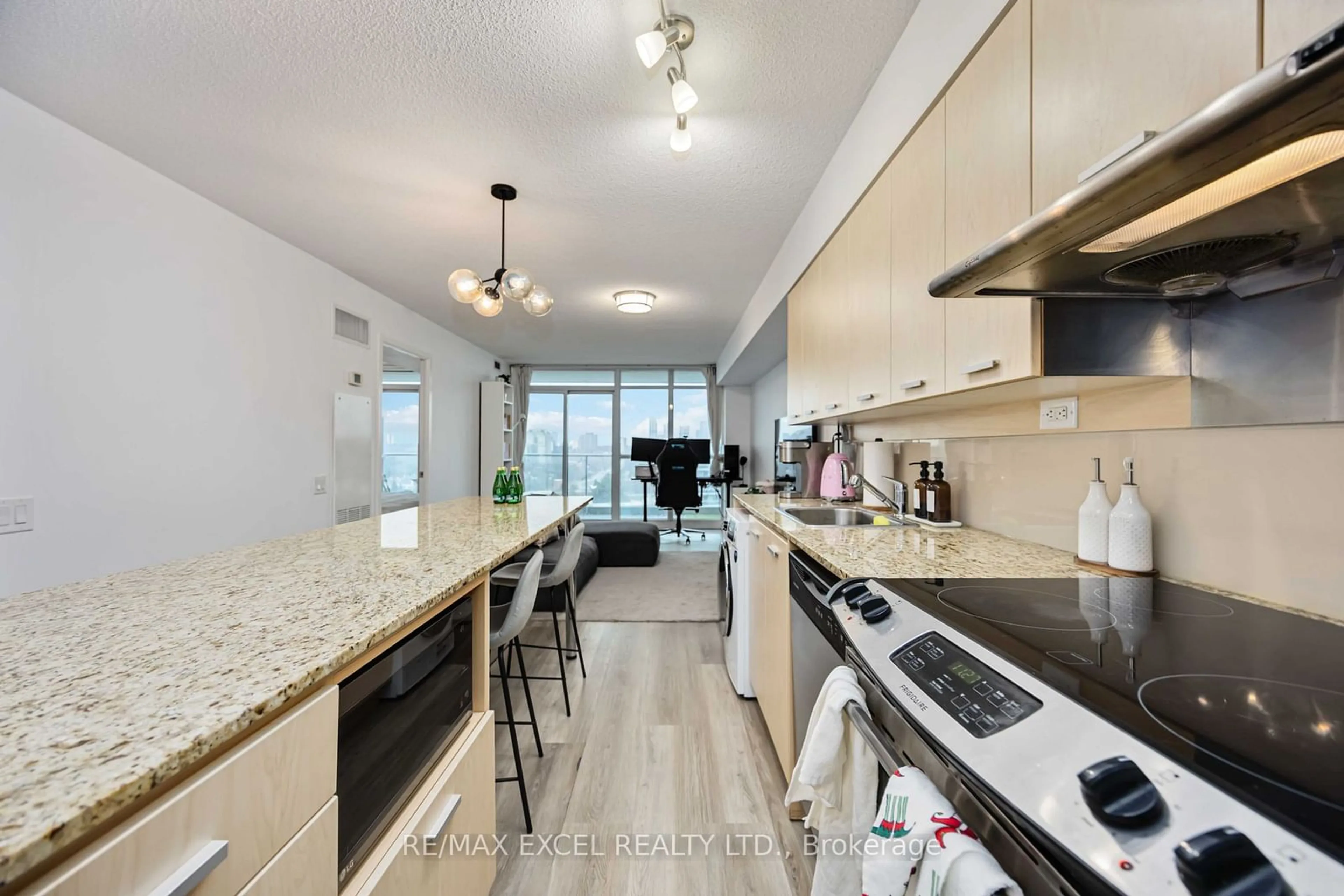 Open concept kitchen, ceramic/tile floor for 33 Singer Crt #1115, Toronto Ontario M2K 0B4