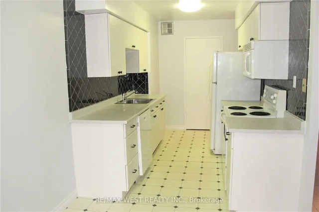 Additional property image - 633 Bay St Unit 516