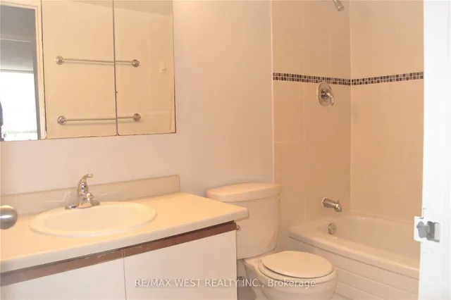 Additional property image - 633 Bay St Unit 516