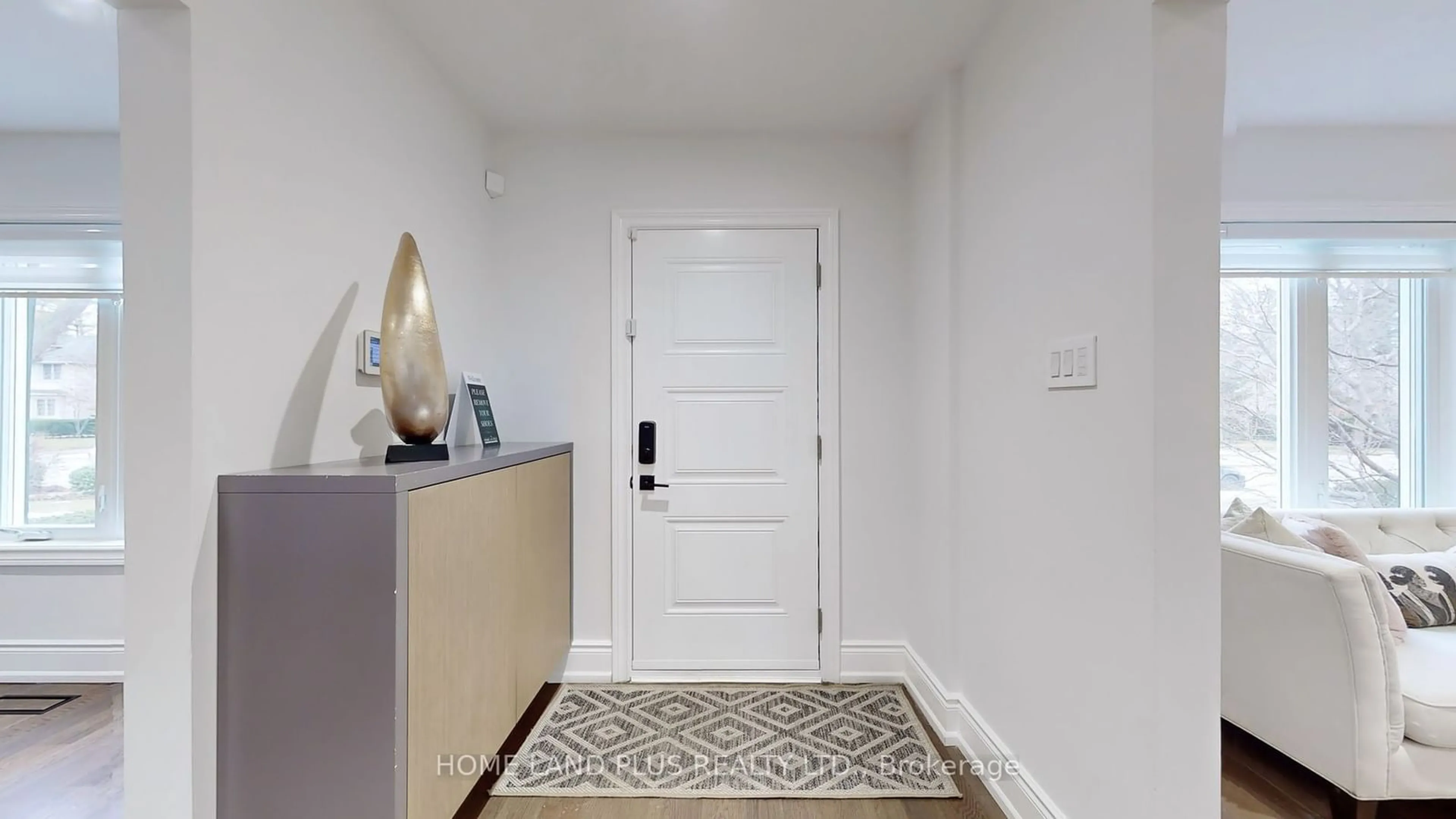 Indoor entryway for 85 Rochester Ave, Toronto Ontario M4N 1N7