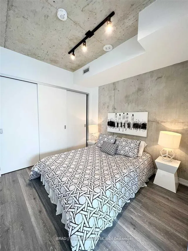 Additional property image - 55 Ontario St Unit 813