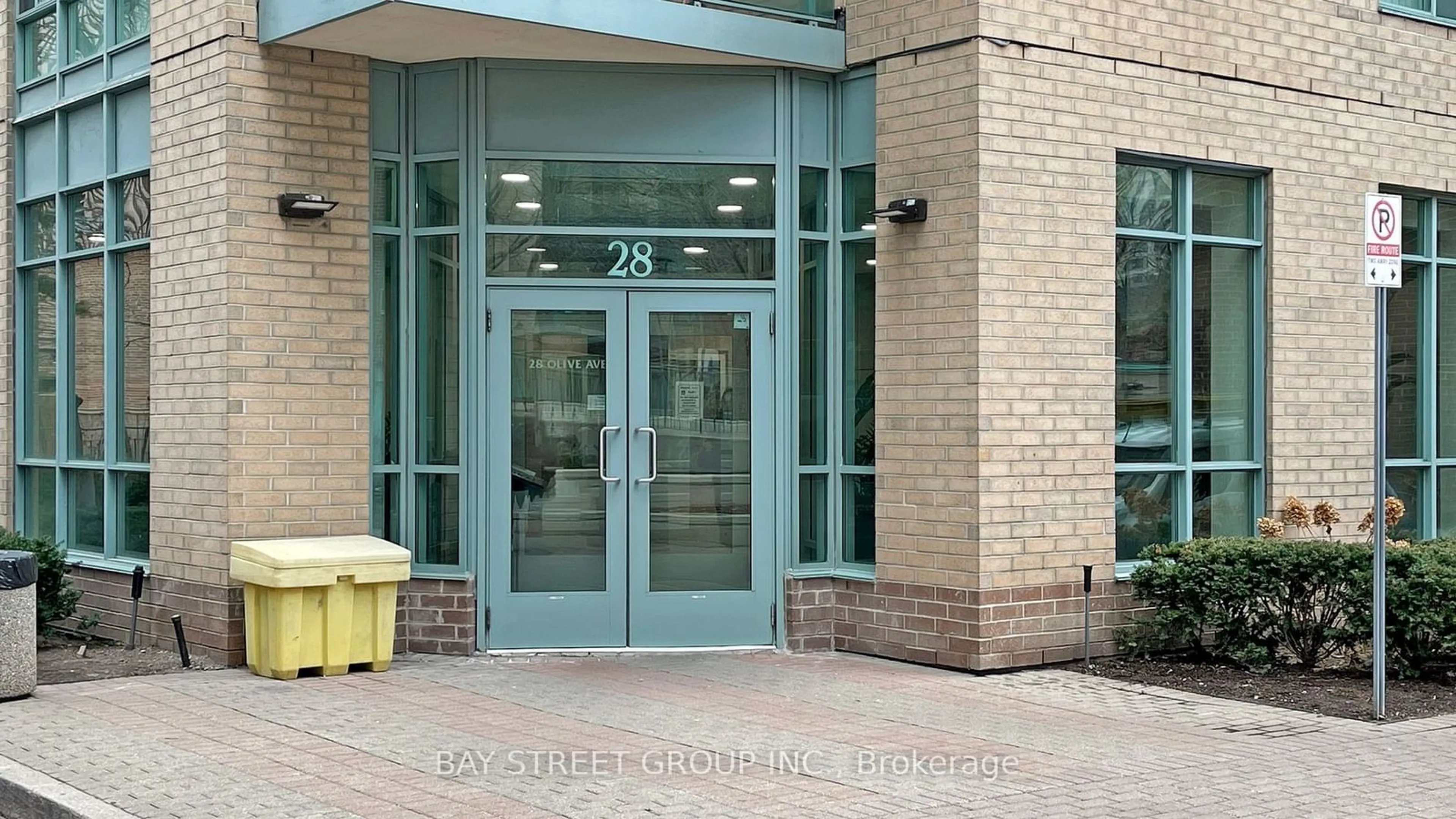 Indoor foyer for 28 Olive Ave #802, Toronto Ontario M2N 7E6