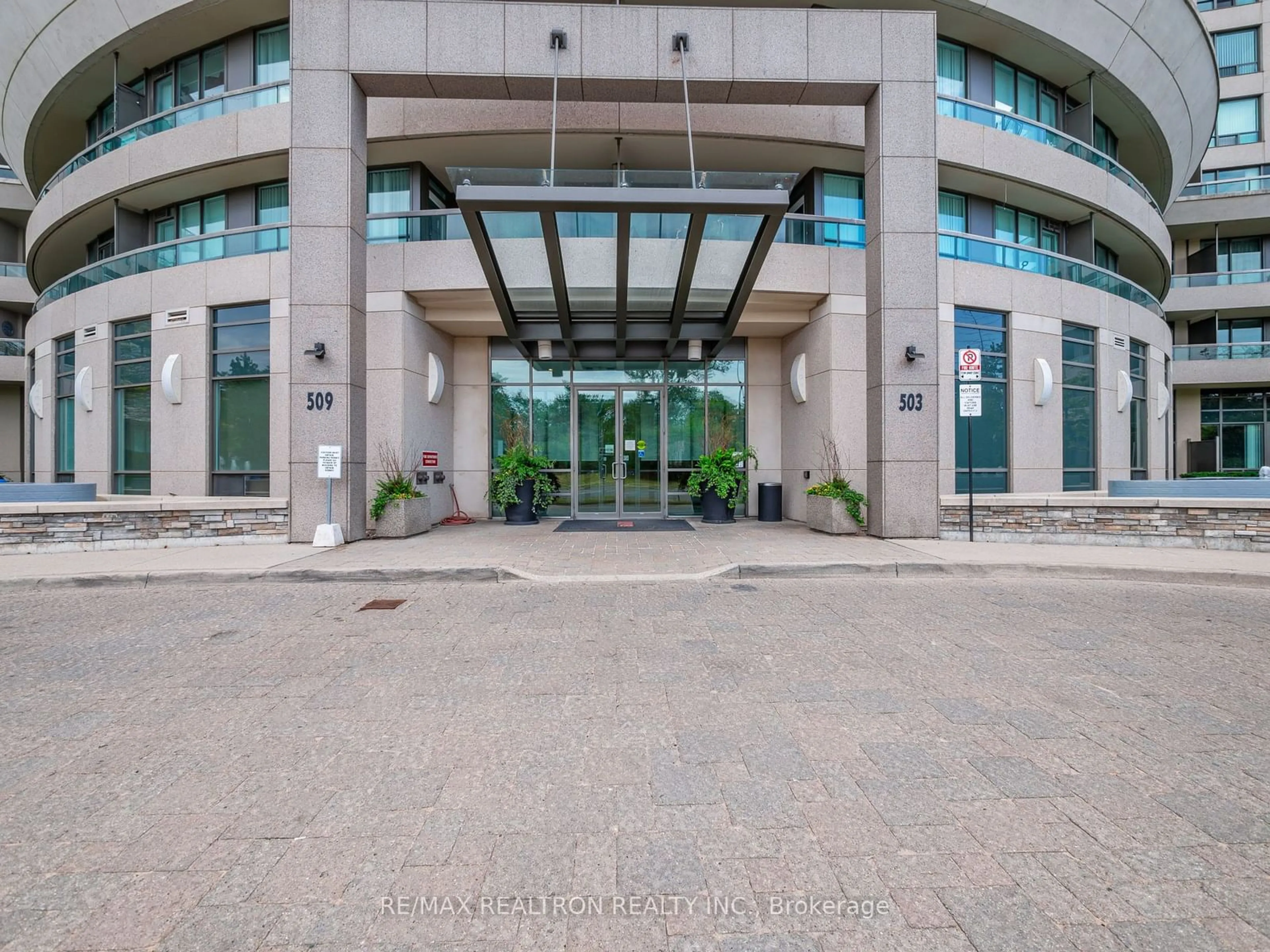 Indoor foyer for 503 Beecroft Rd #201, Toronto Ontario M2N 0A2