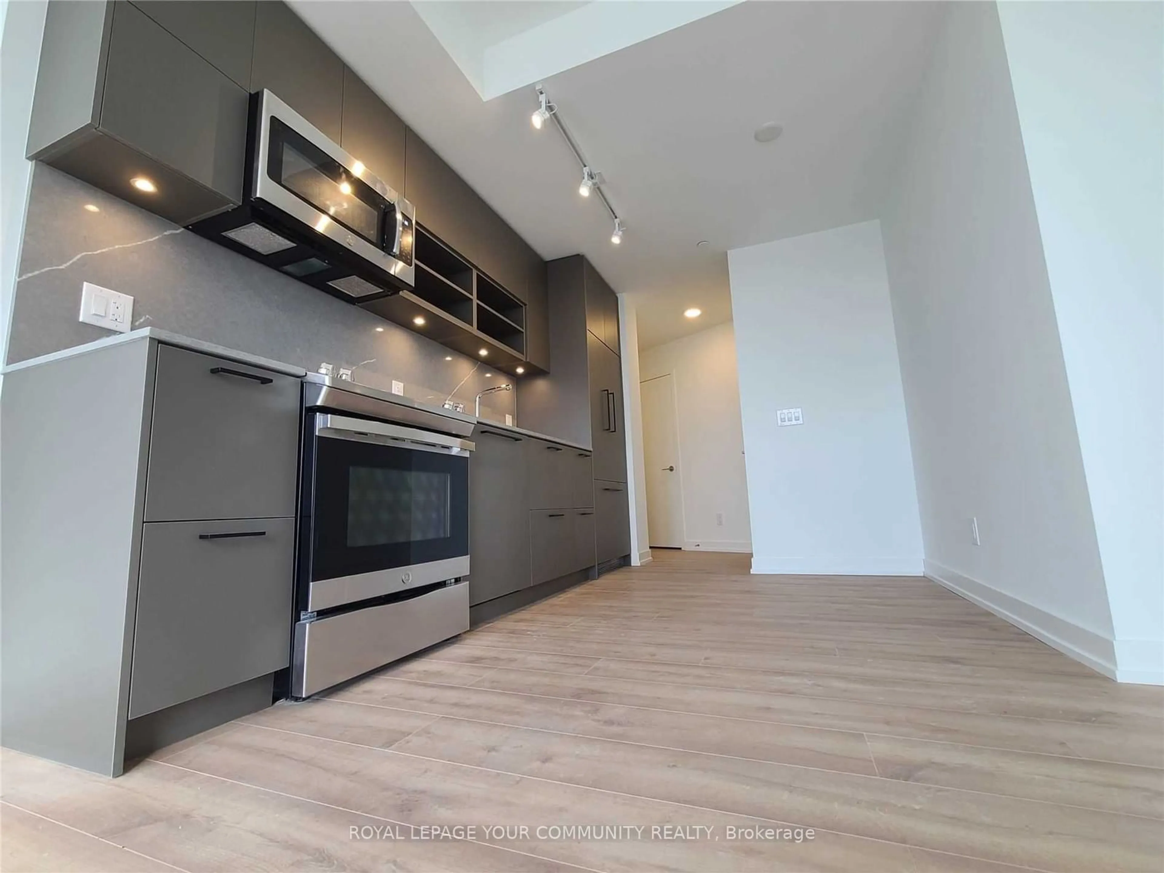 Open concept kitchen, wood/laminate floor for 135 East Liberty St #1503, Toronto Ontario M6K 0G7