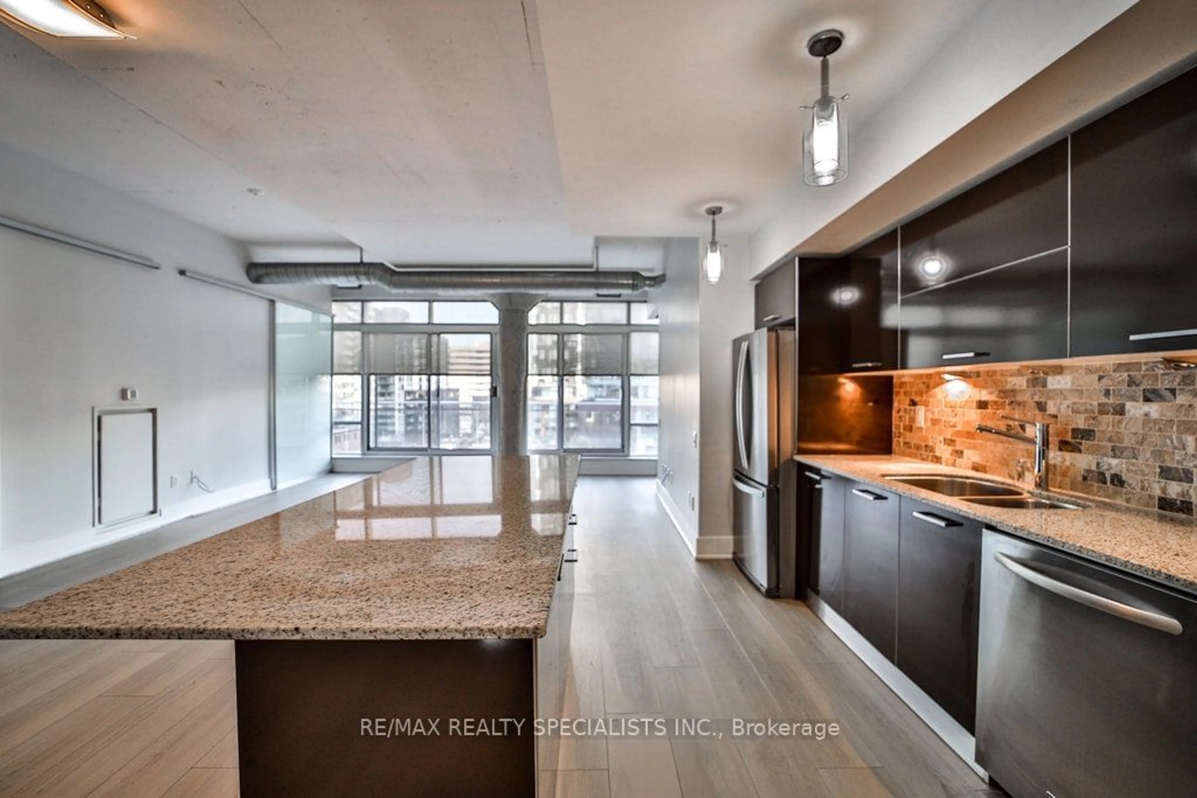 Open concept kitchen, ceramic/tile floor for 20 Stewart St #803, Toronto Ontario M5V 1H6