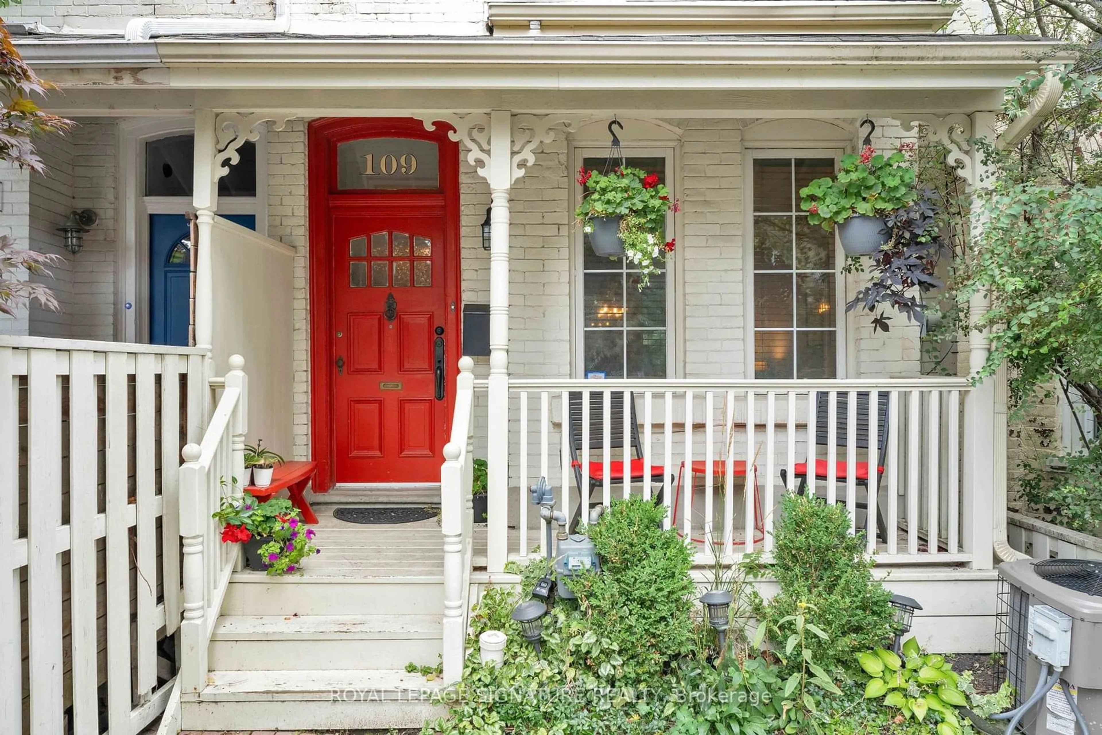 Indoor entryway for 109 Manning Ave, Toronto Ontario M6J 2K6